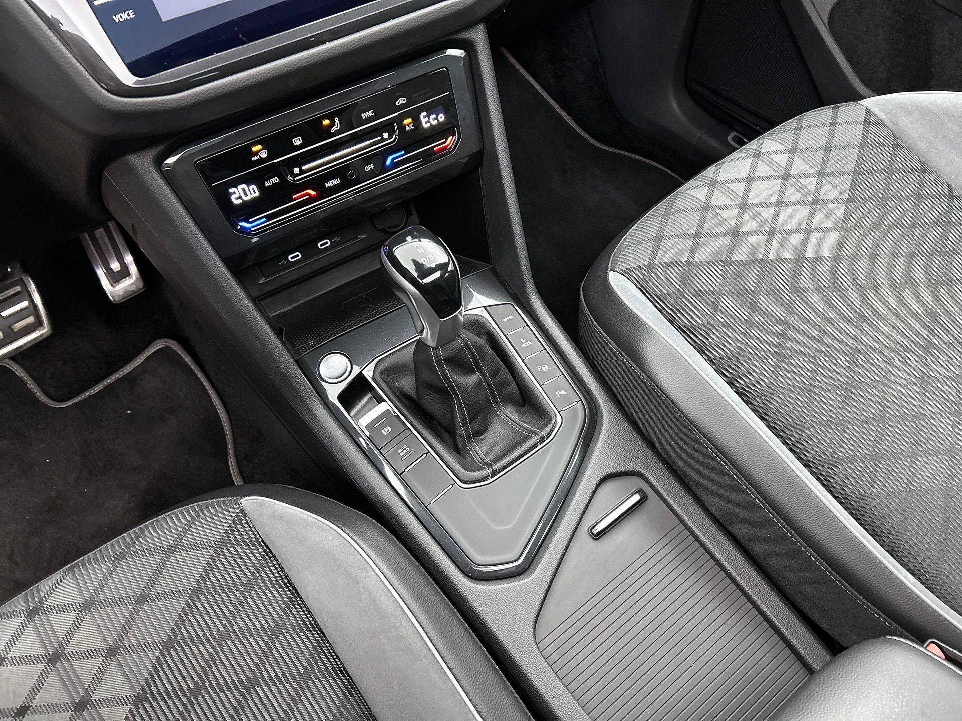 Volkswagen-Tiguan-image-12