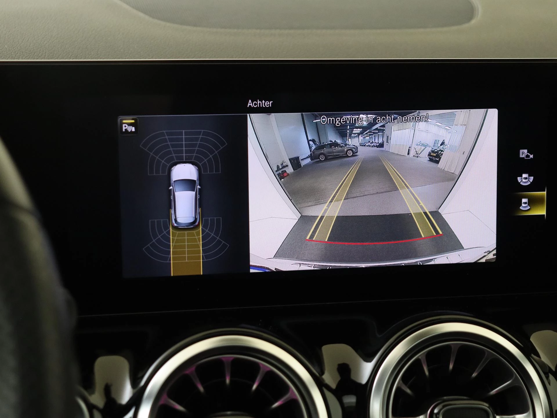 Mercedes-Benz-GLA-image-21