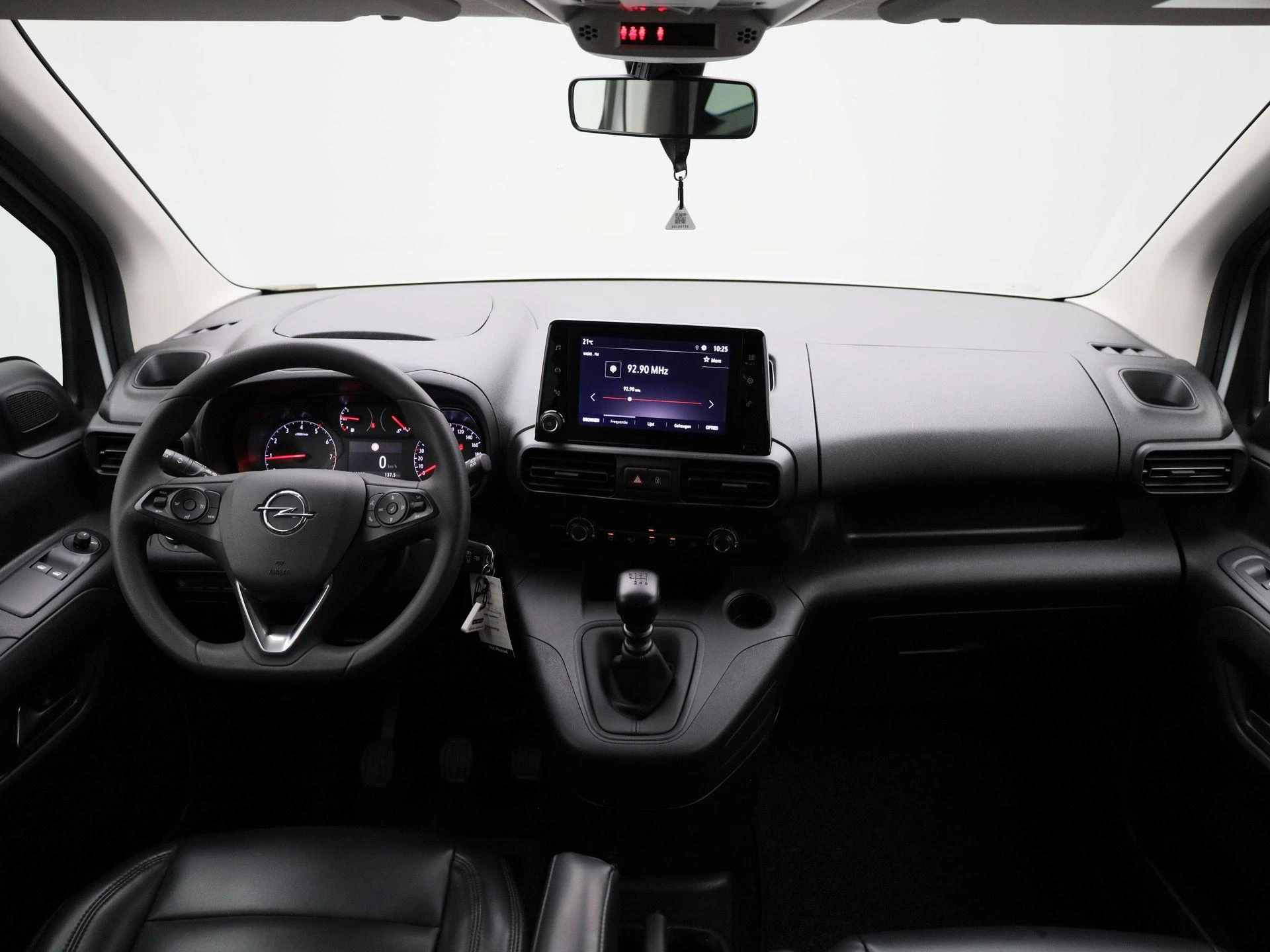 Opel-Combo Life-image-35