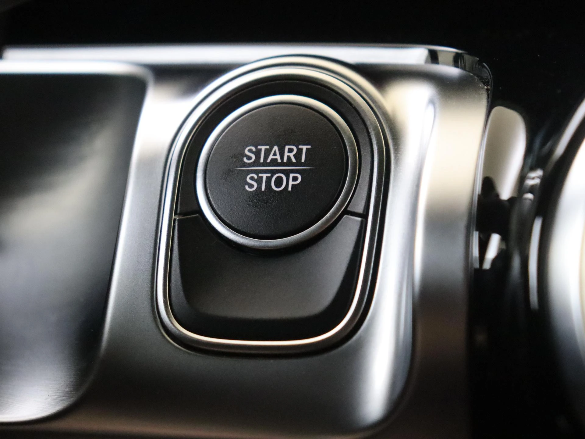Mercedes-Benz-EQB-image-22