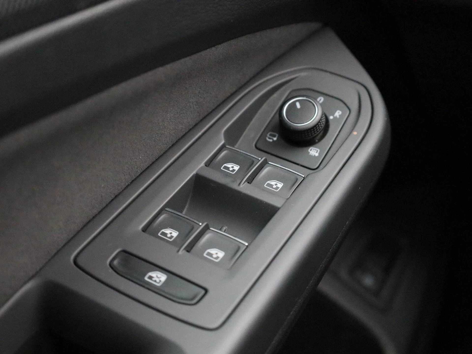 Volkswagen-Golf-image-37