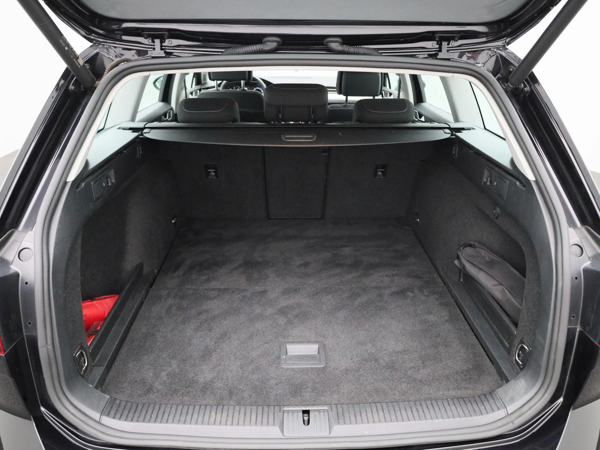 Volkswagen-Passat-image-11