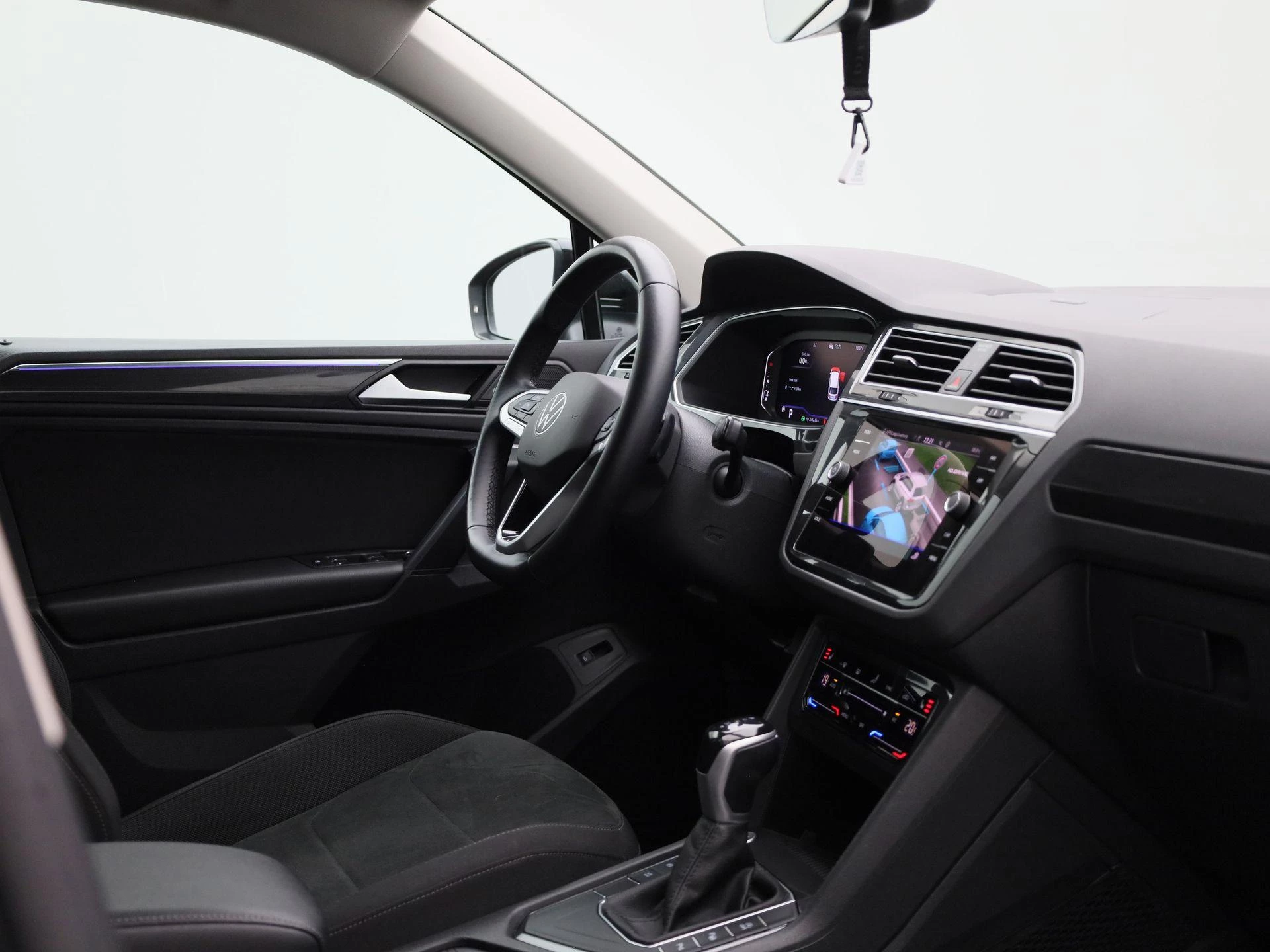 Volkswagen-Tiguan-image-32