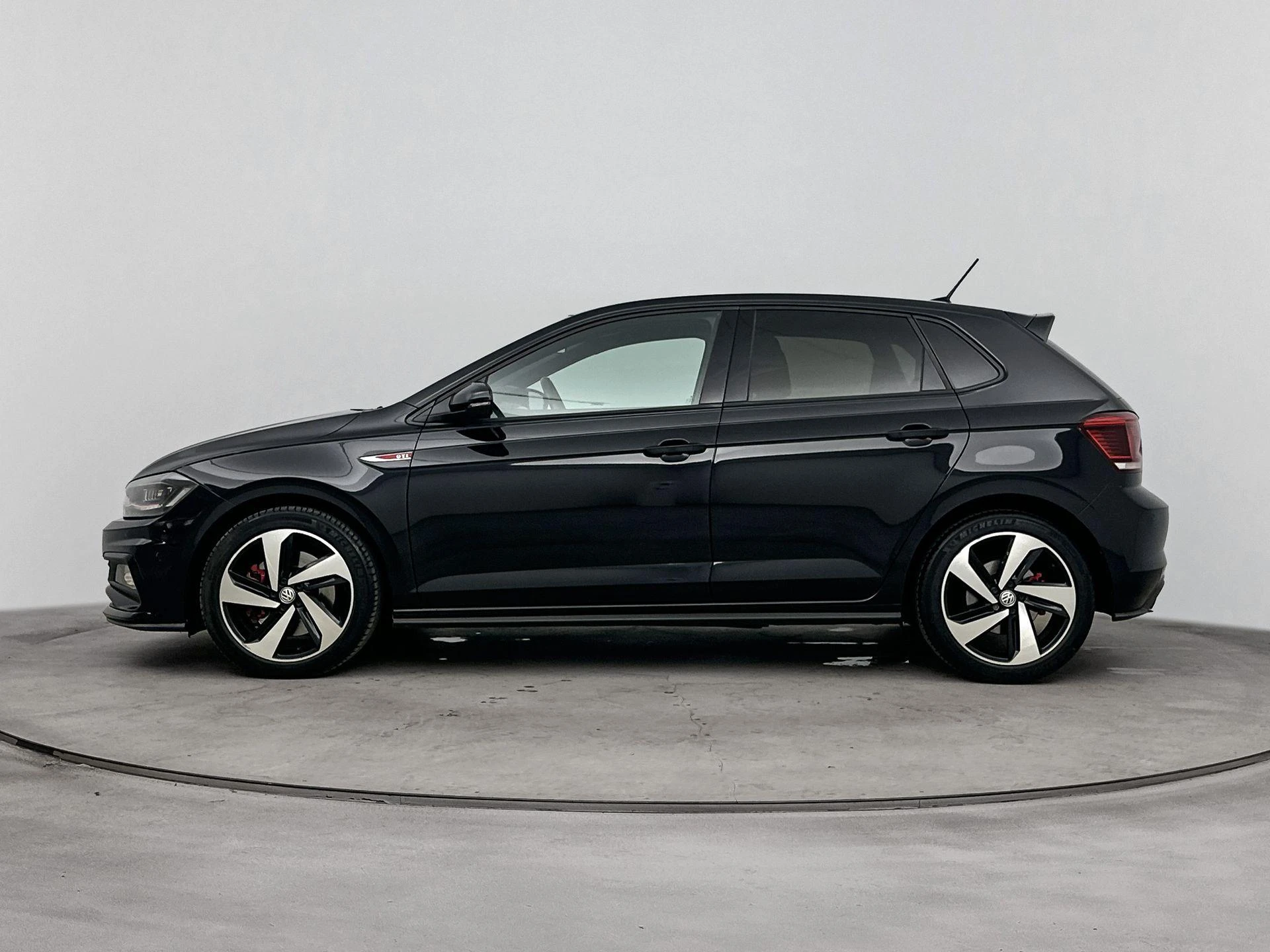 Volkswagen-Polo-image-1
