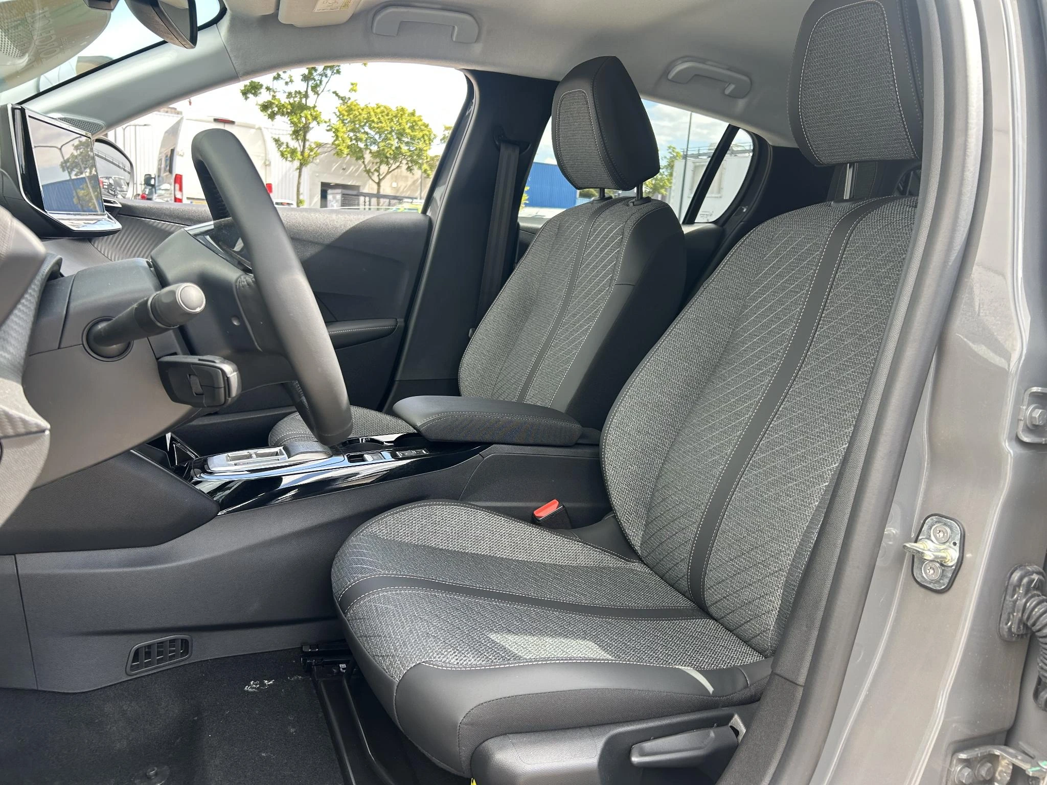 Peugeot-208-image-18