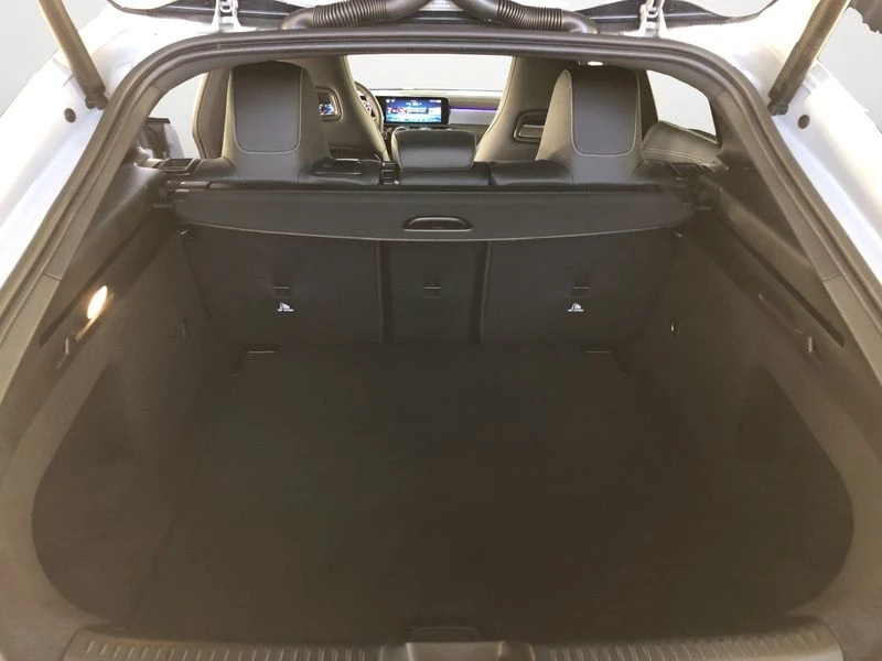 Mercedes-Benz-CLA-image-9