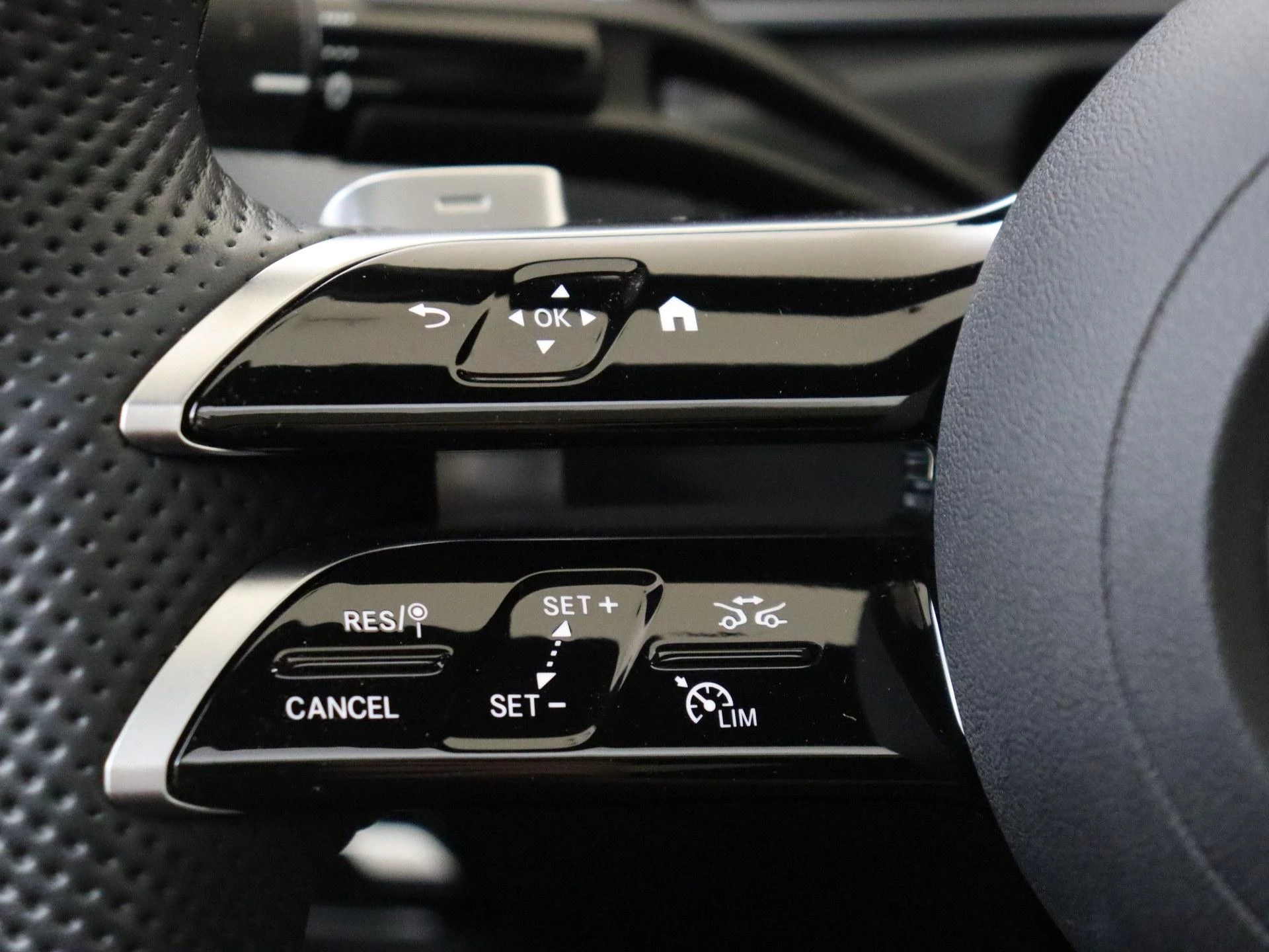 Mercedes-Benz-C-Klasse-image-12