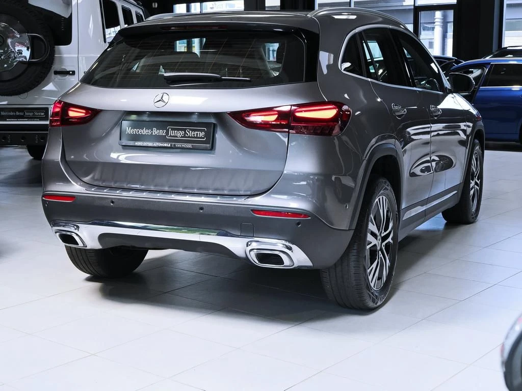 Mercedes-Benz-GLA 220-image-5