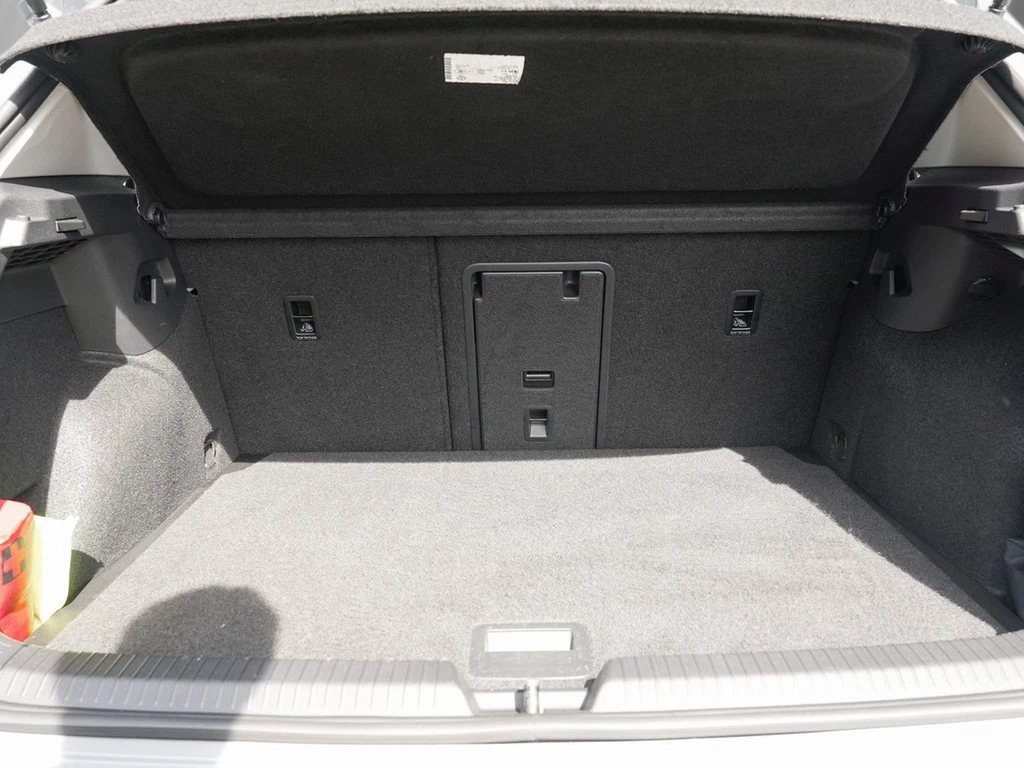 Volkswagen Golf VIII 1.5 TSI Life *LED-Plus*Navi*Kamera*PDC*App-Con*Winterpaket*