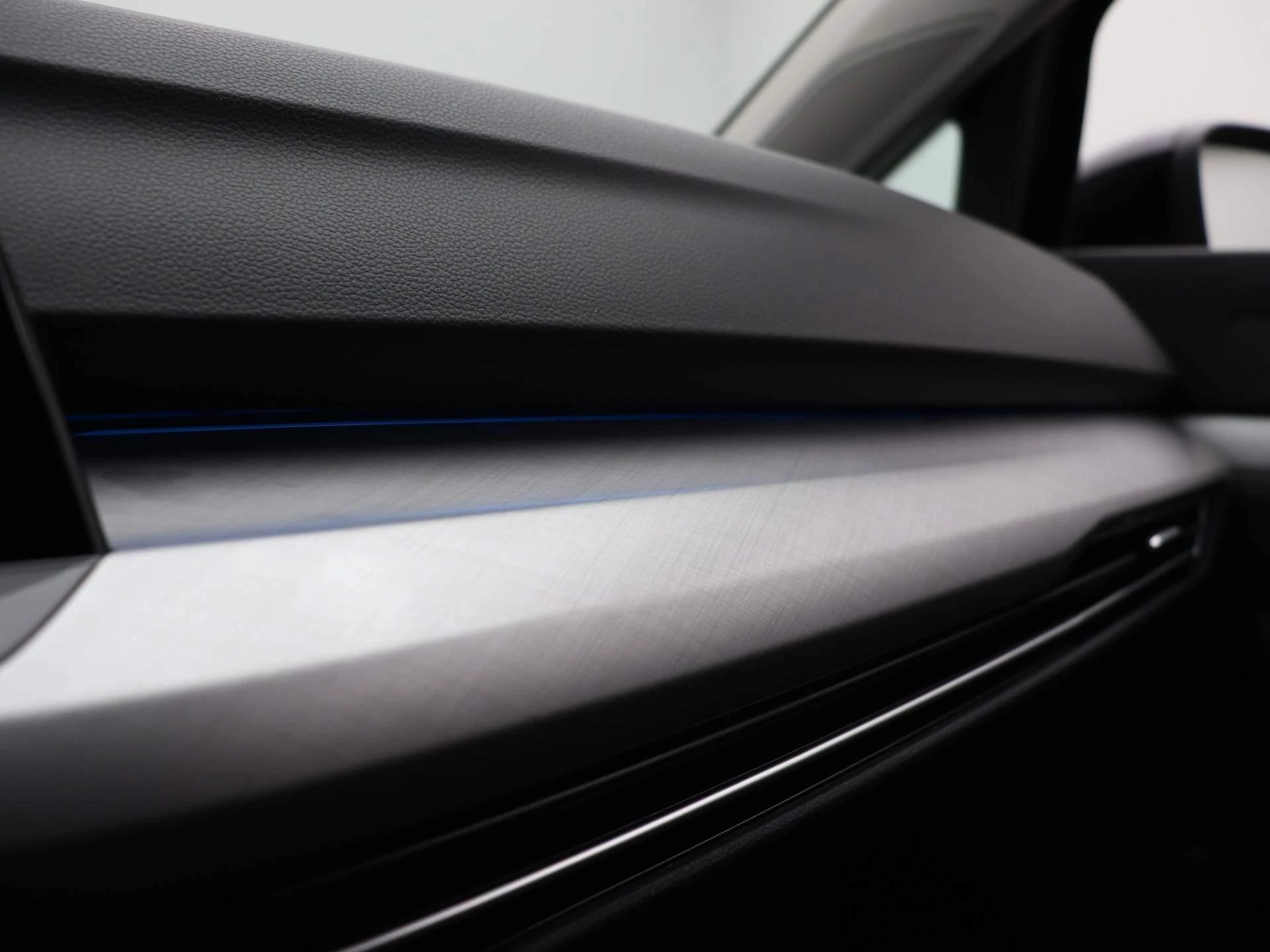 Volkswagen-Golf-image-31