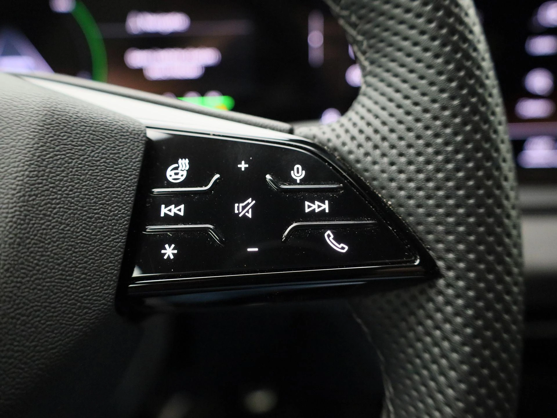 Audi-Q6 e-tron-image-22