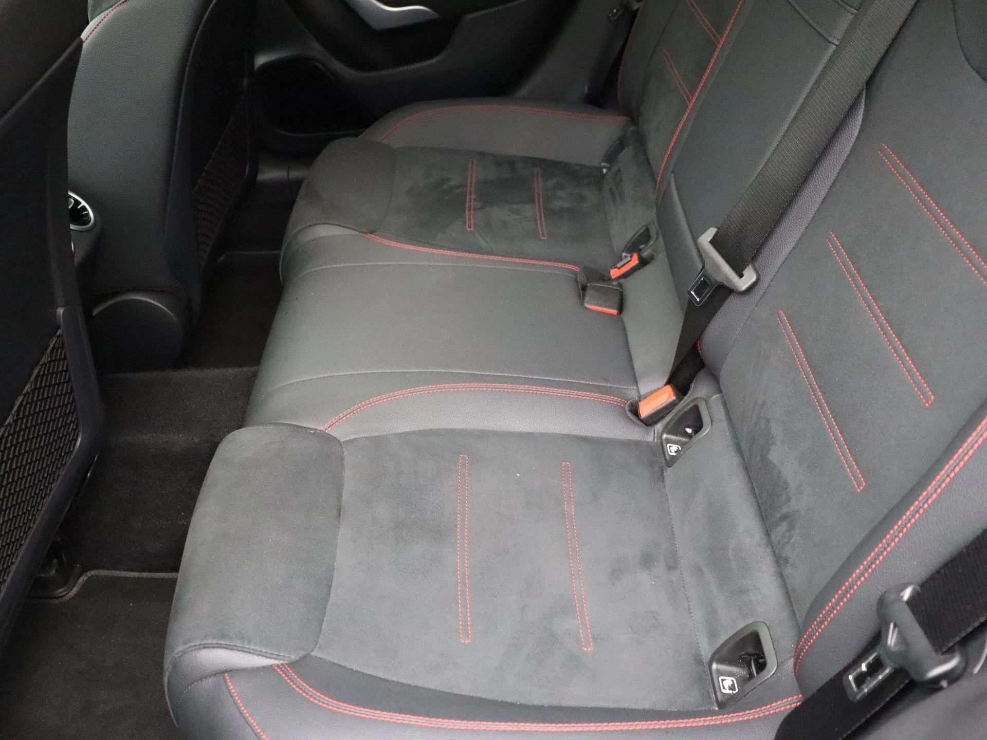 Mercedes-Benz CLA 250 e AMG Line Shooting Brake + MULTIBEAM LED + PANORAMISCH DAK + CARPLAY +