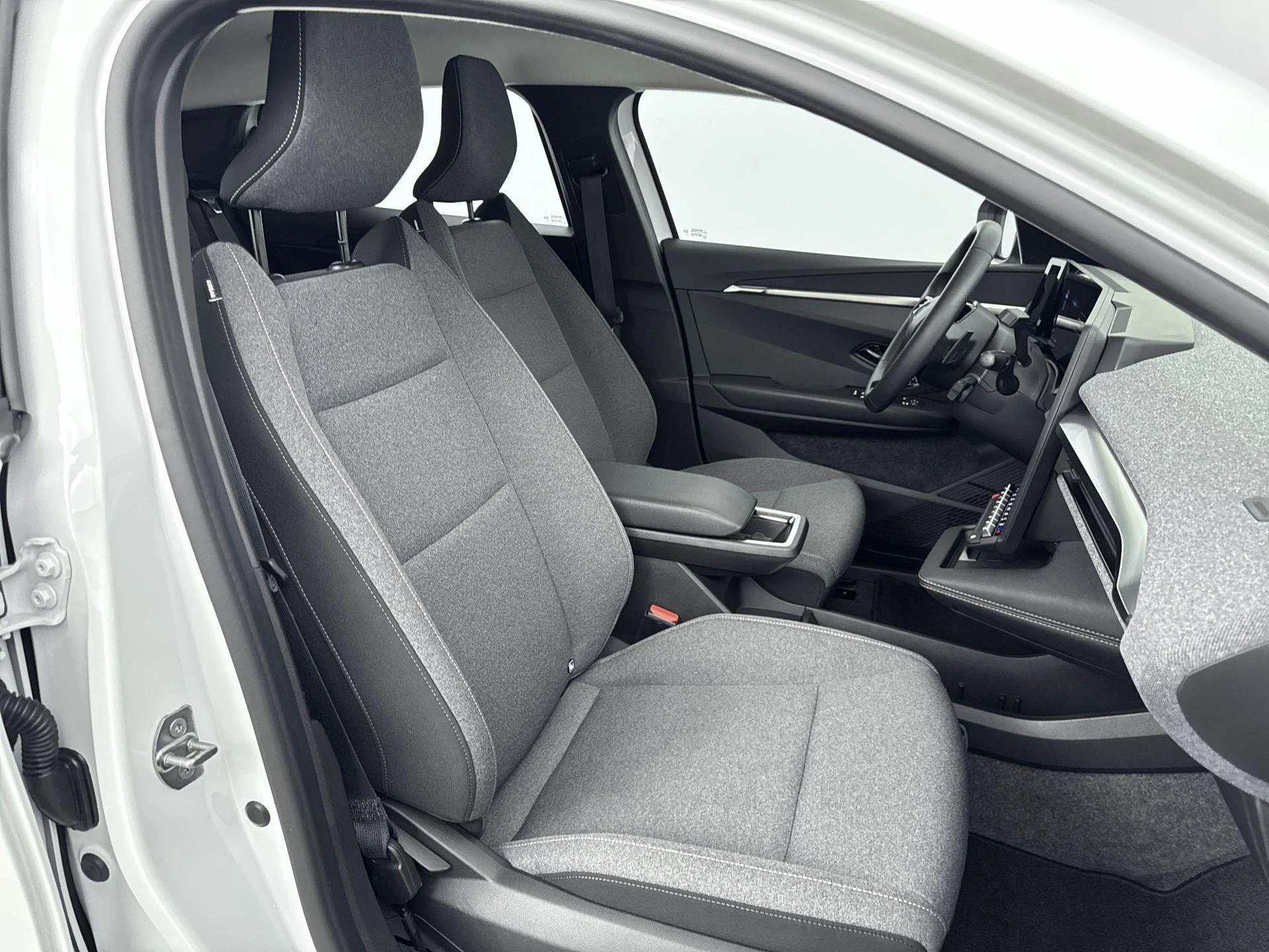 Renault-Megane E-Tech-image-24