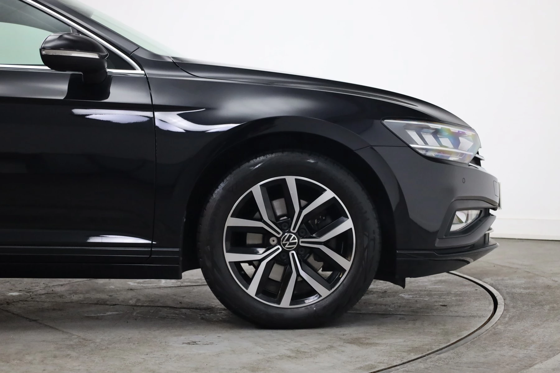 Volkswagen-Passat-image-22