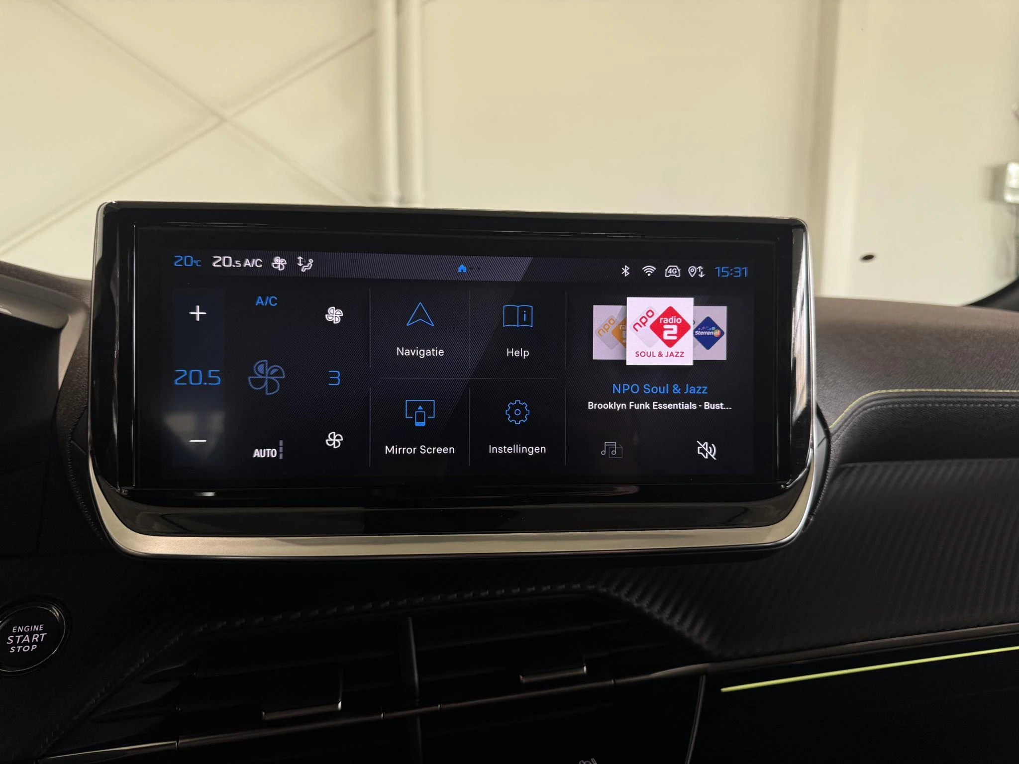 Peugeot-e-208-image-22