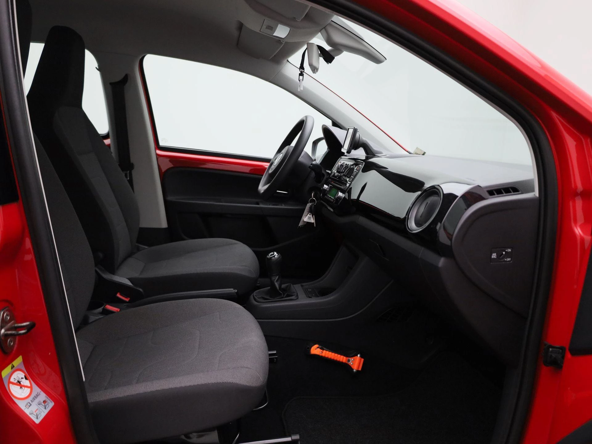 Volkswagen-up!-image-24