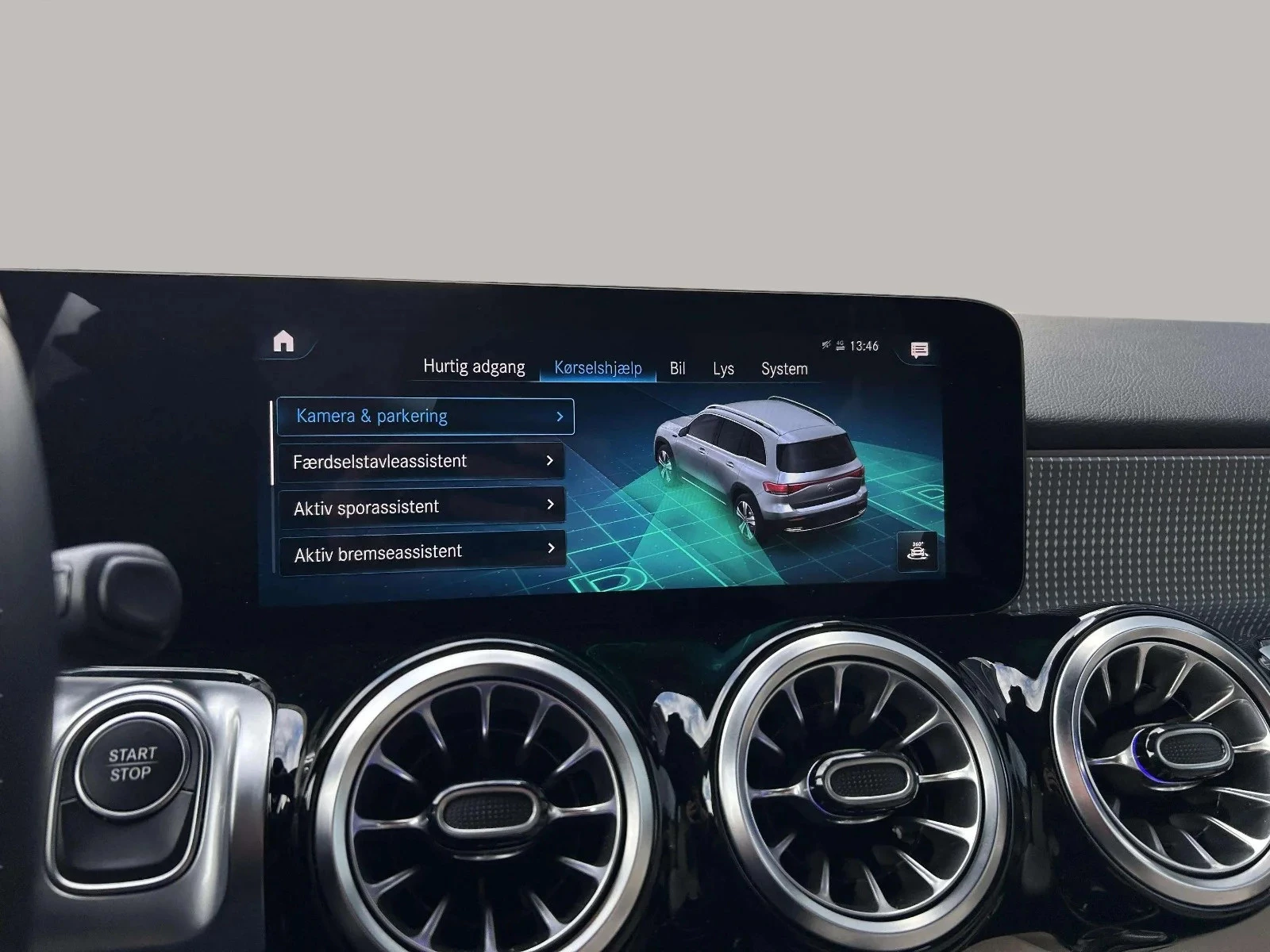 Mercedes-Benz-EQB-image-20
