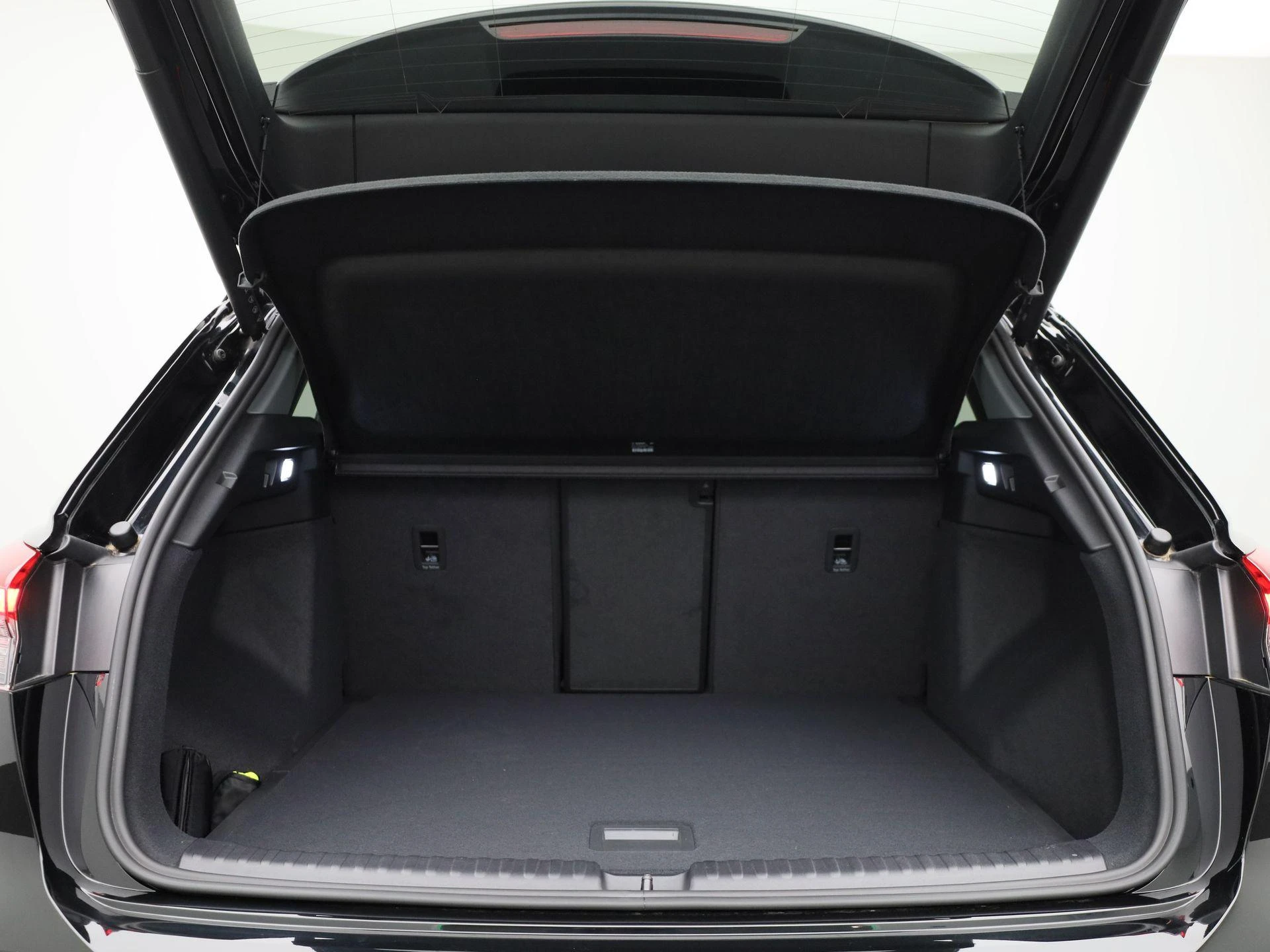 Audi-Q4 e-tron-image-16