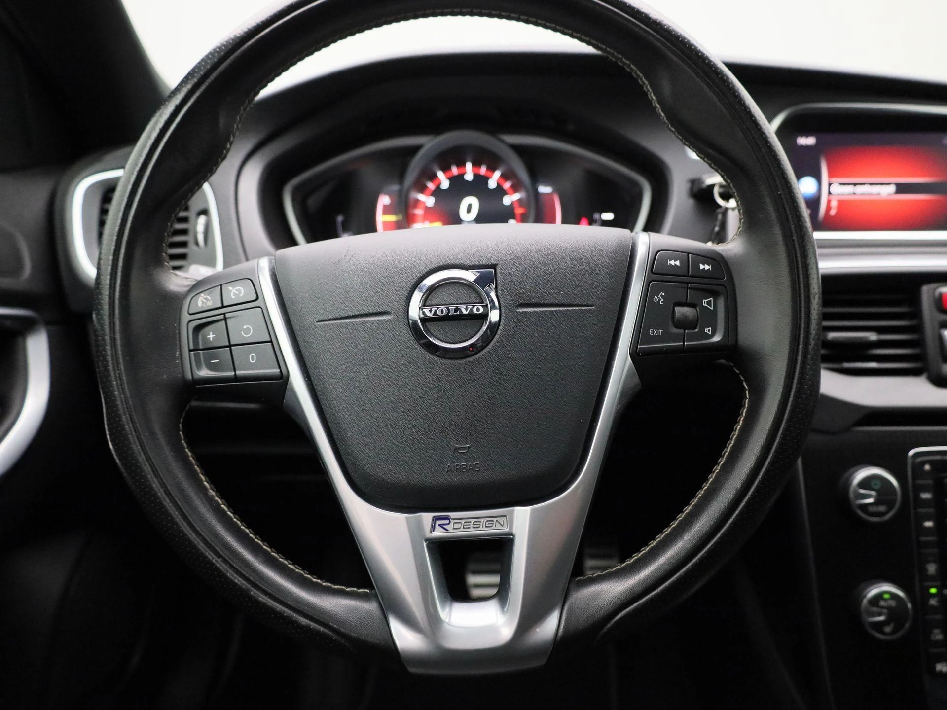 Volvo-V40-image-6