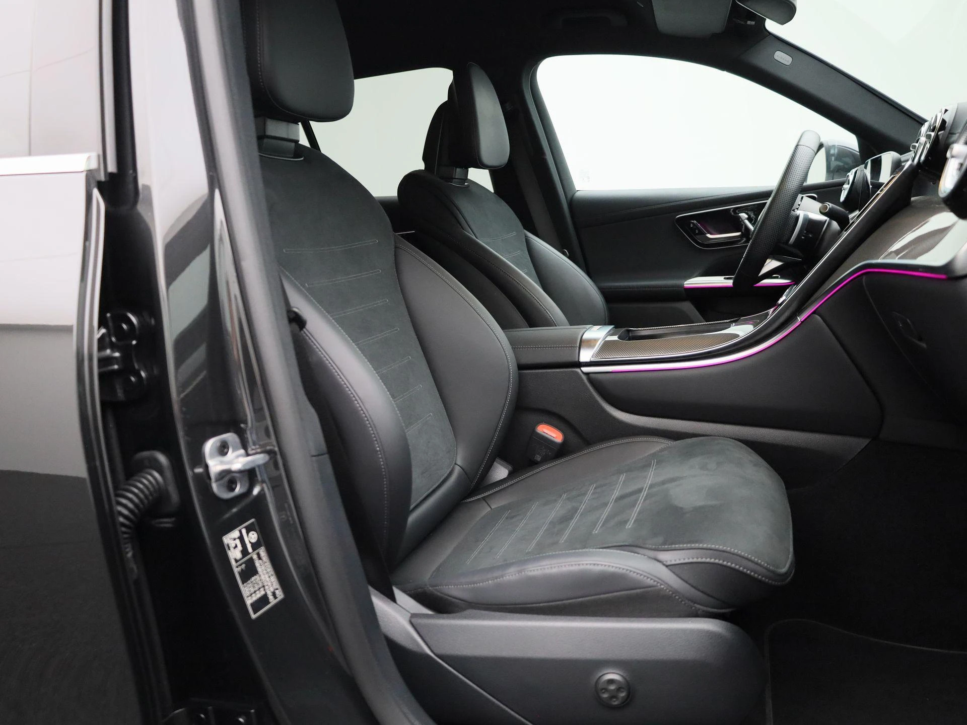 Mercedes-Benz-GLC-image-37
