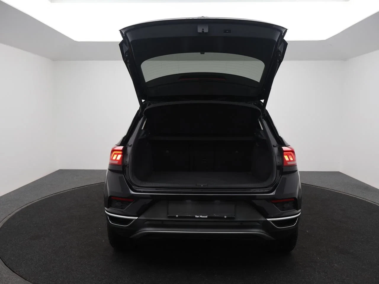 Volkswagen-T-Roc-image-12