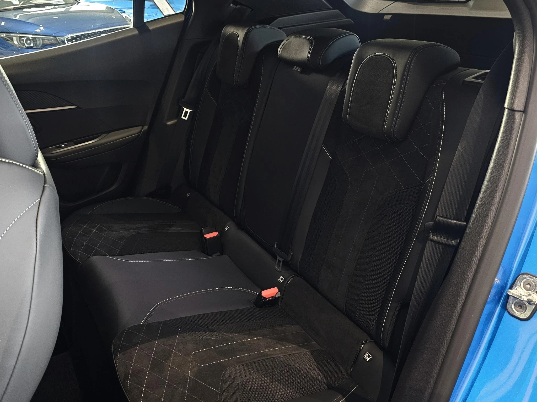 Peugeot-e-2008-image-8