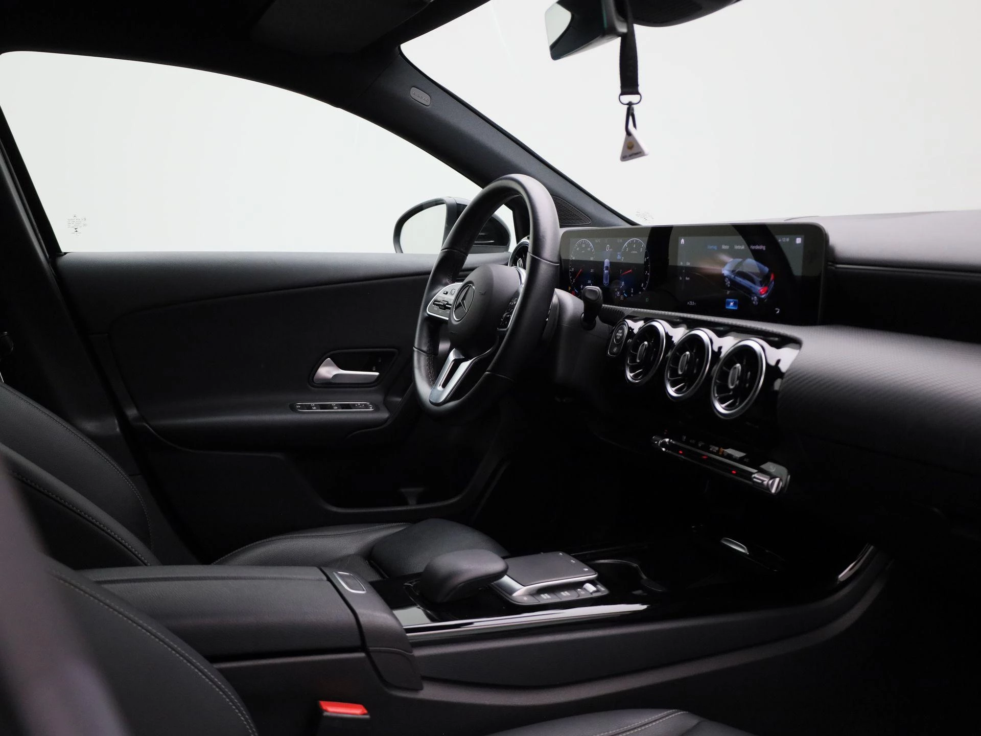 Mercedes-Benz-A-Klasse-image-32