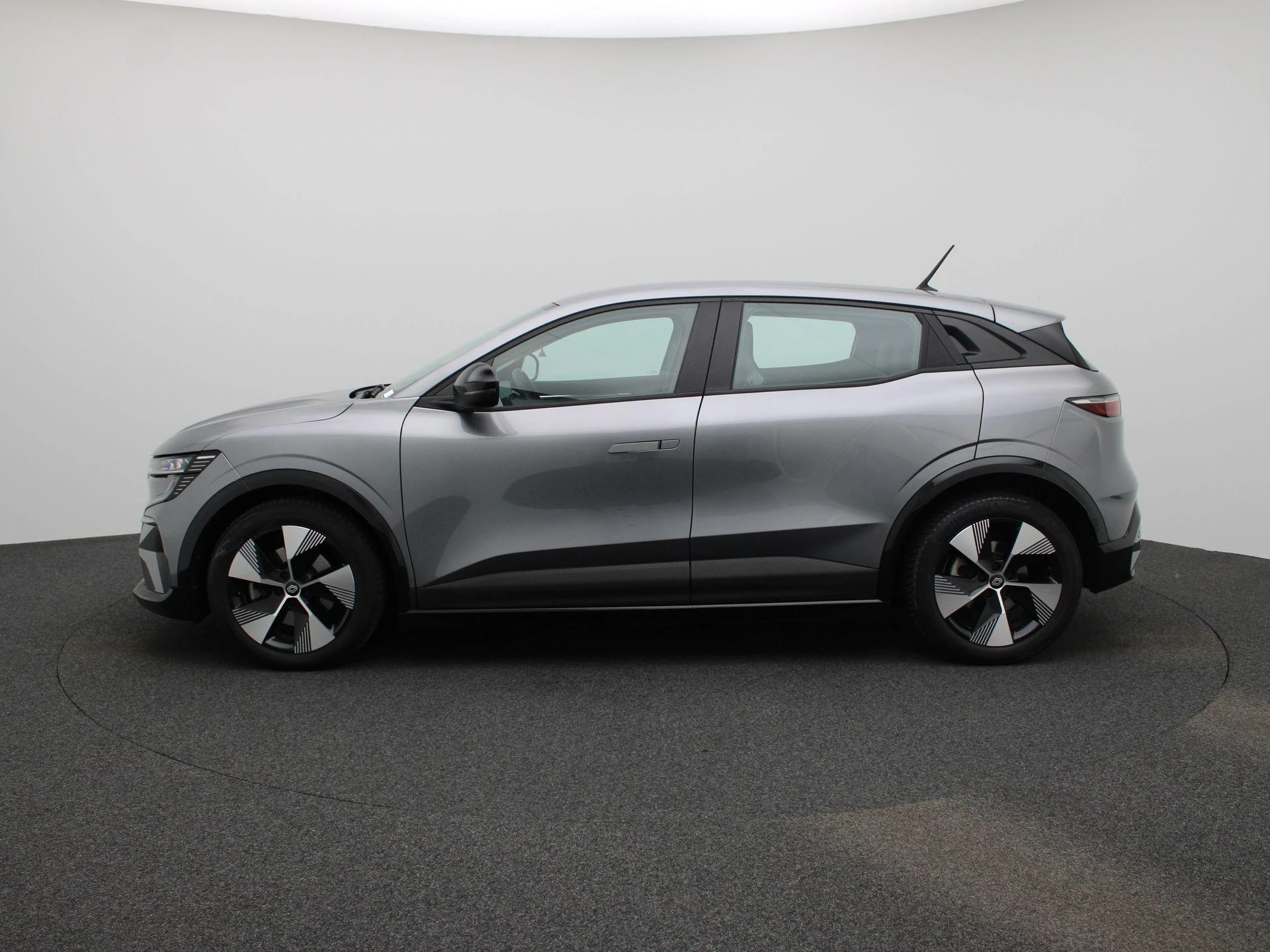 Renault-Megane E-Tech-image-3