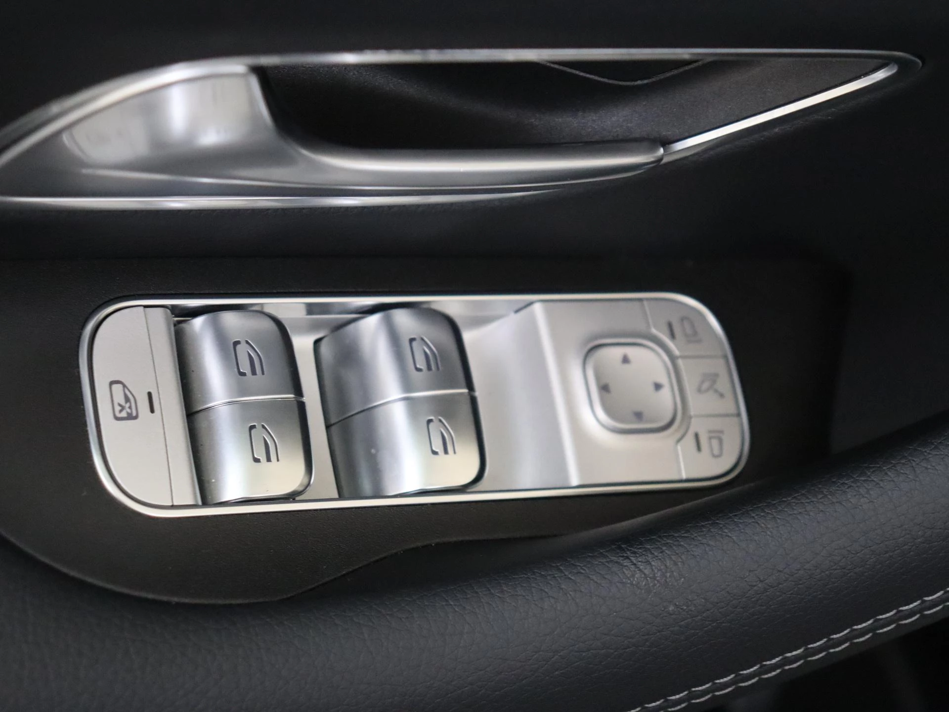 Mercedes-Benz-GLE-image-26