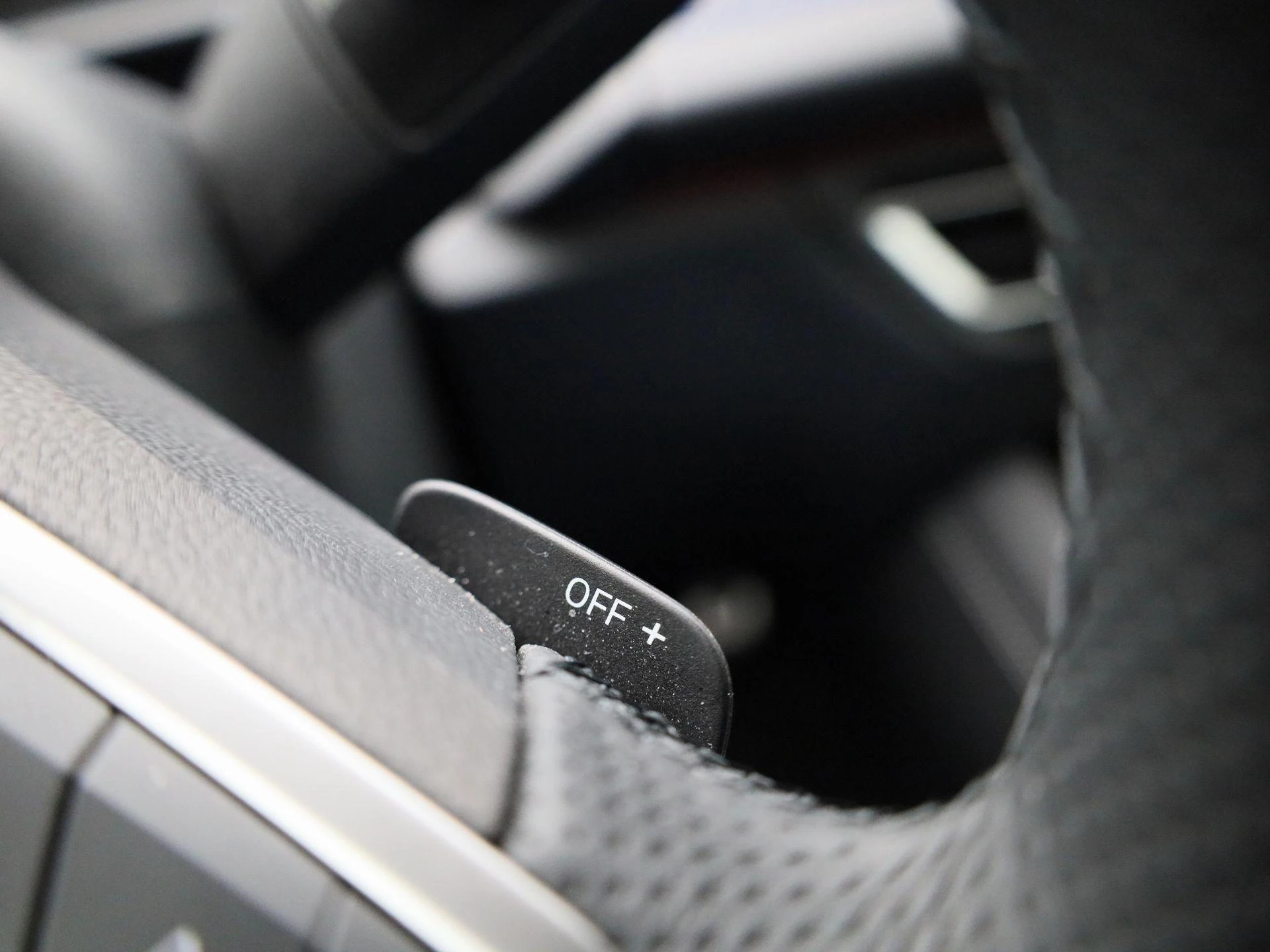 Volkswagen-Tiguan-image-25