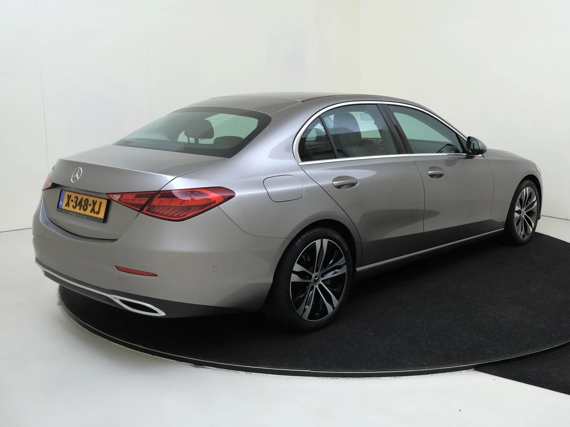 Mercedes-Benz-C-Klasse-image-3