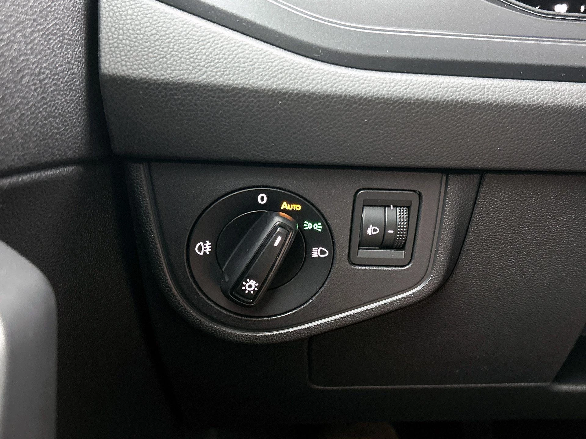 Volkswagen-Polo-image-26
