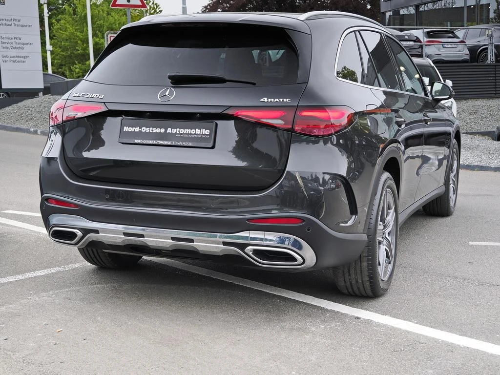 Mercedes-Benz-GLC 300 d-image-5