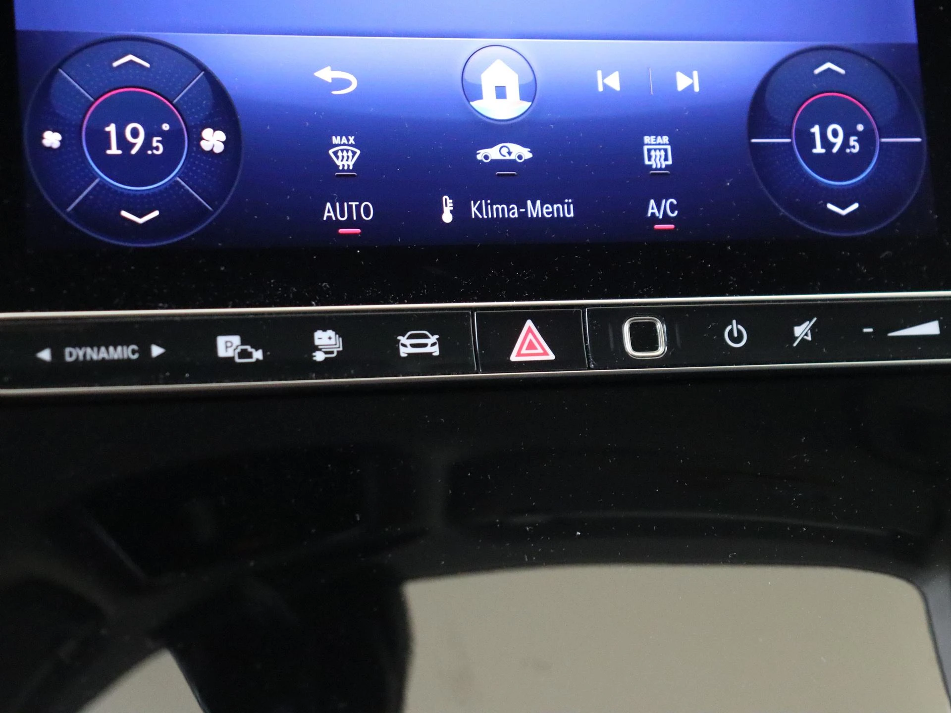Mercedes-Benz-GLC-image-19