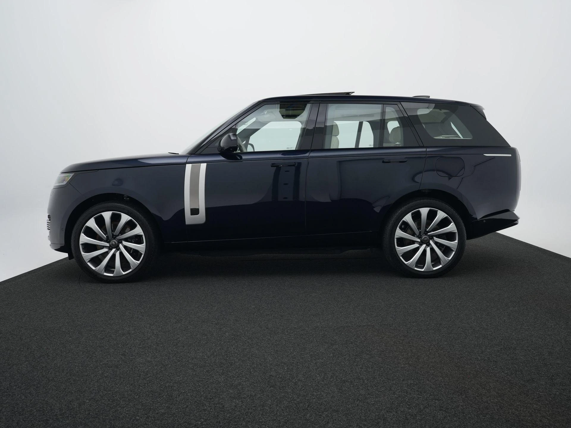 Land Rover-Range Rover-image-3