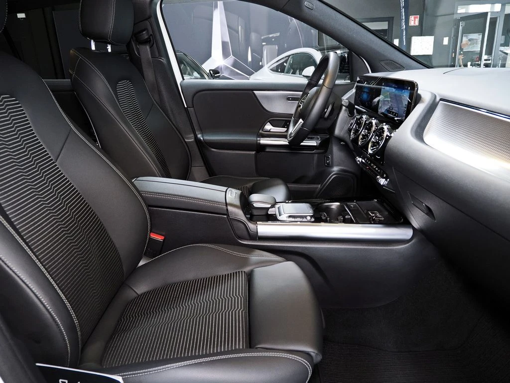 Mercedes-Benz-GLA 250-image-11