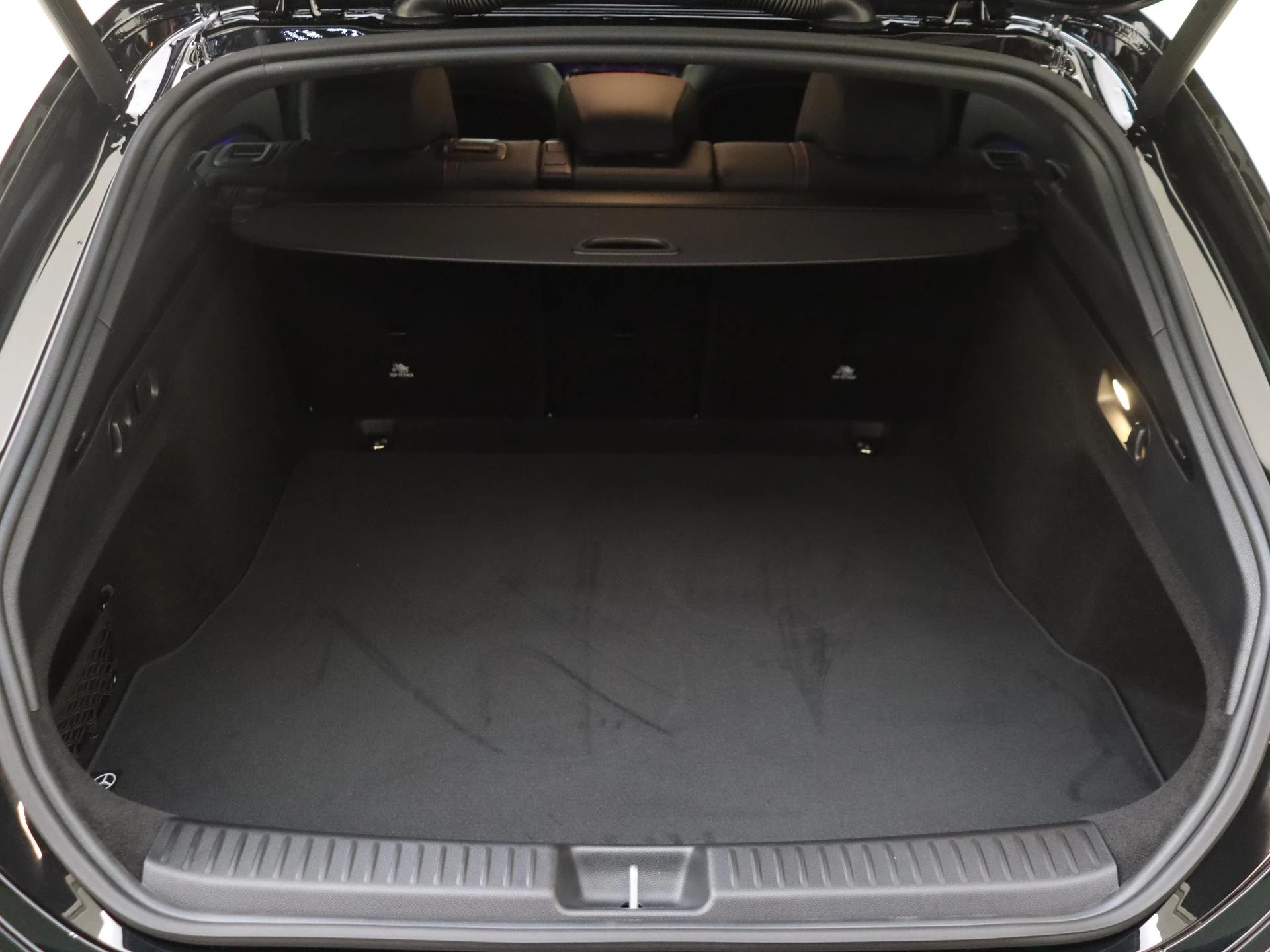 Mercedes-Benz-CLA-image-32