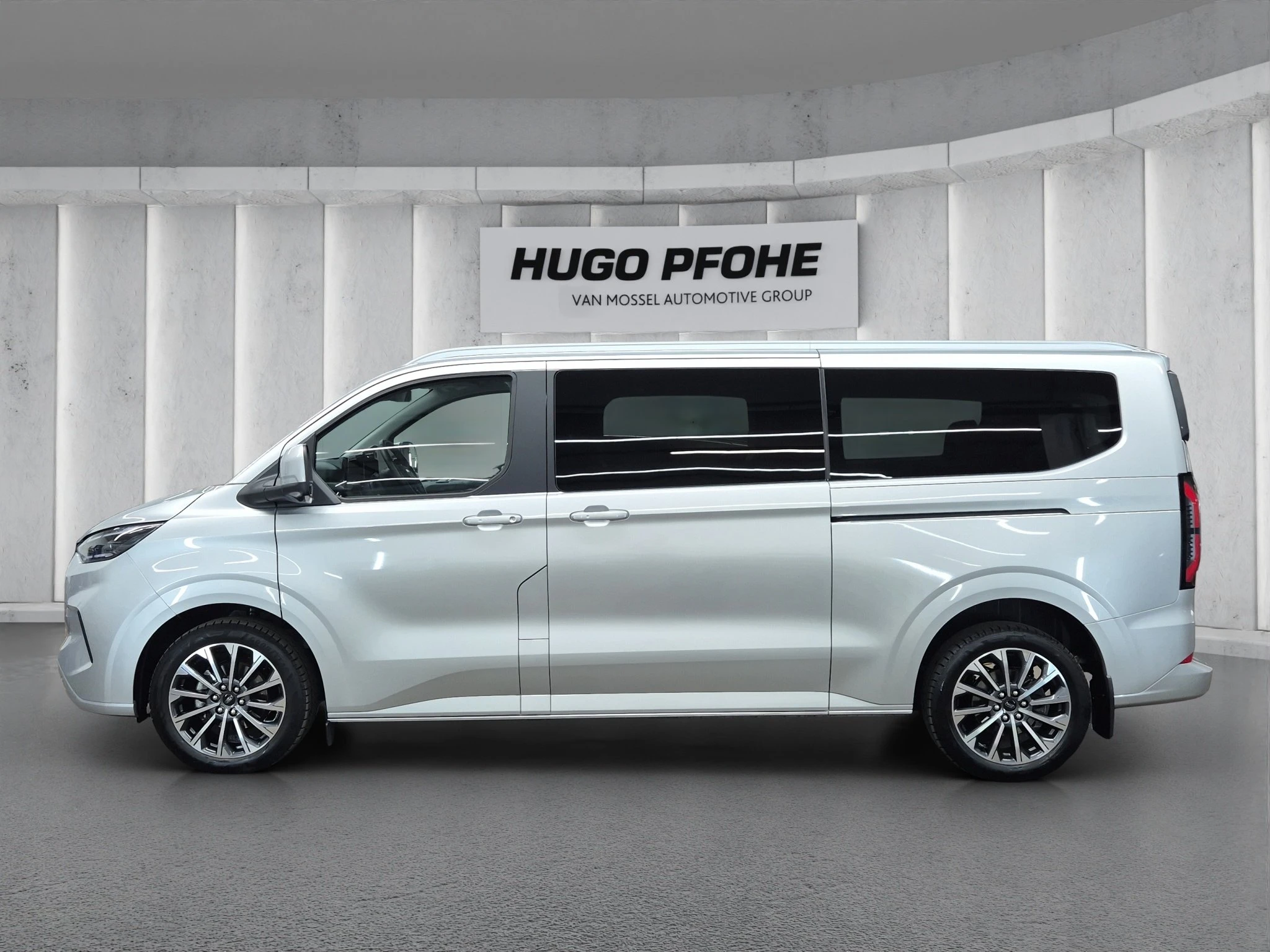 Ford-Tourneo Custom-image-1