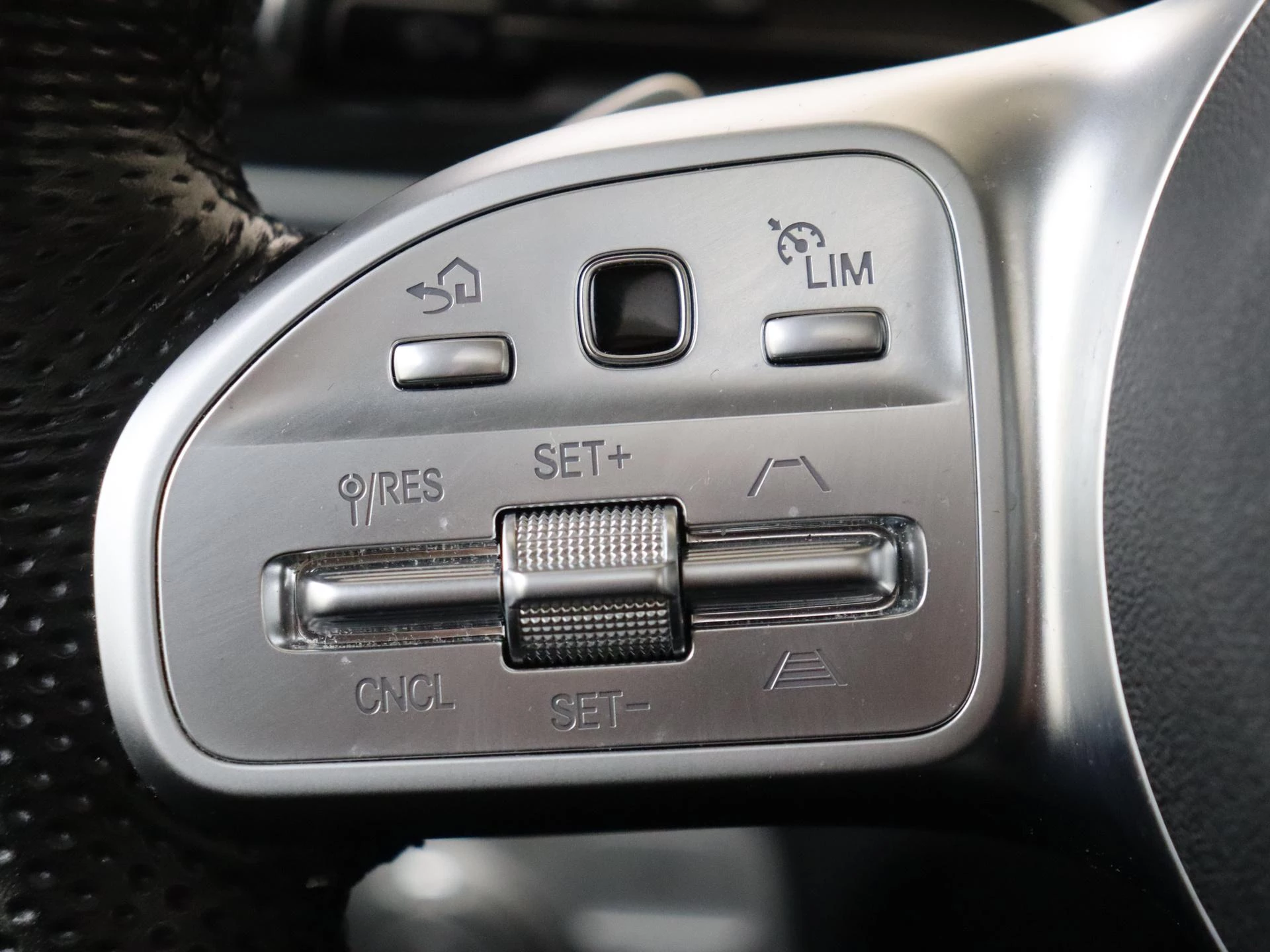 Mercedes-Benz-GLE-image-12