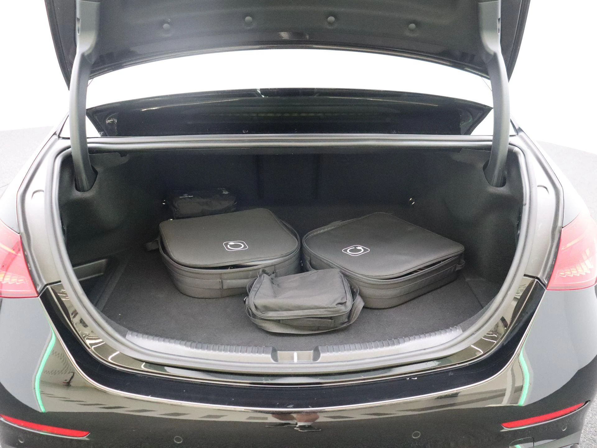 Mercedes-Benz-C-Klasse-image-21