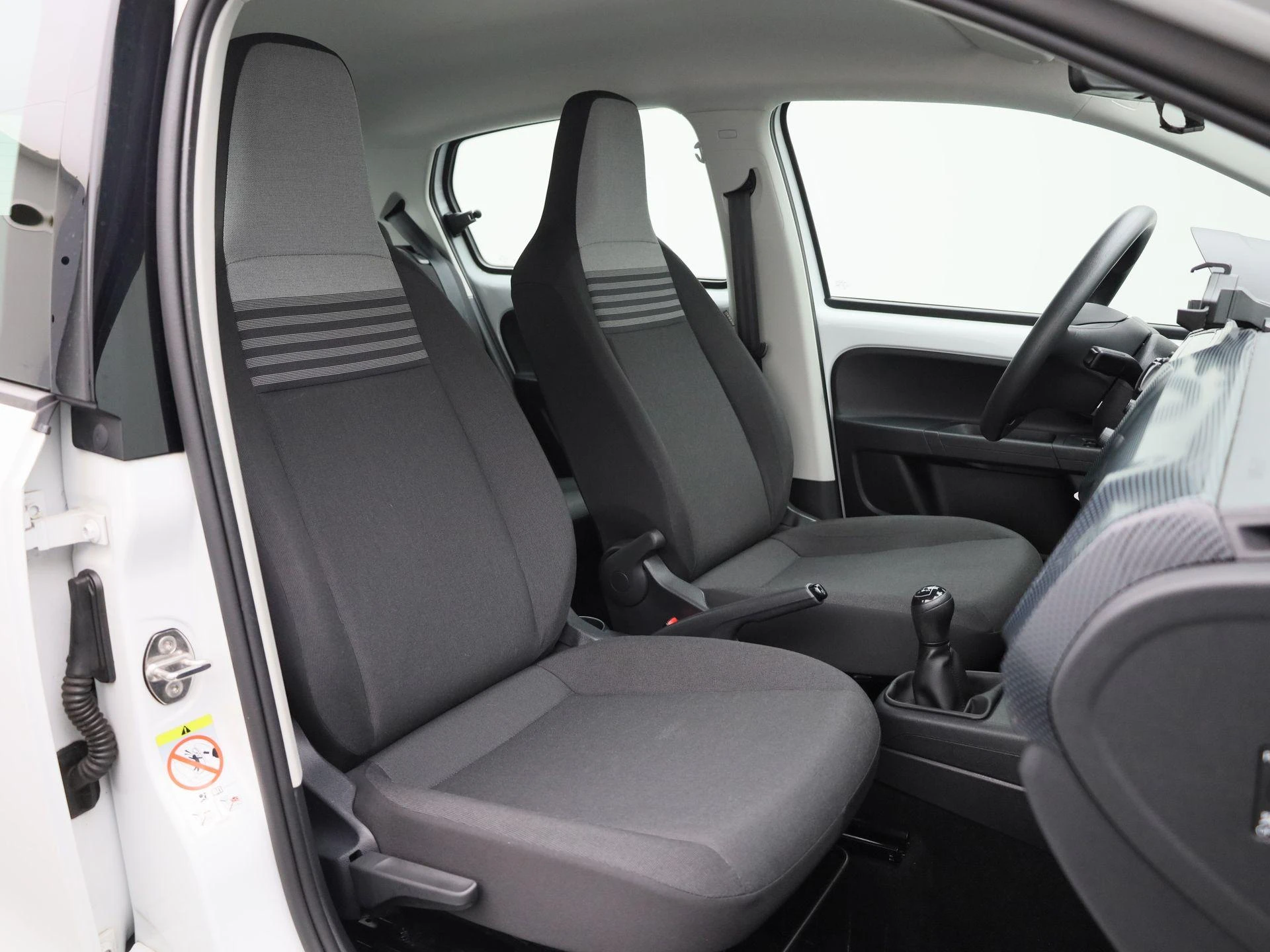 Volkswagen-up!-image-23