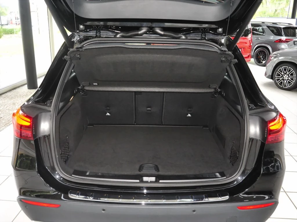 Mercedes-Benz-GLA 200 d-image-14