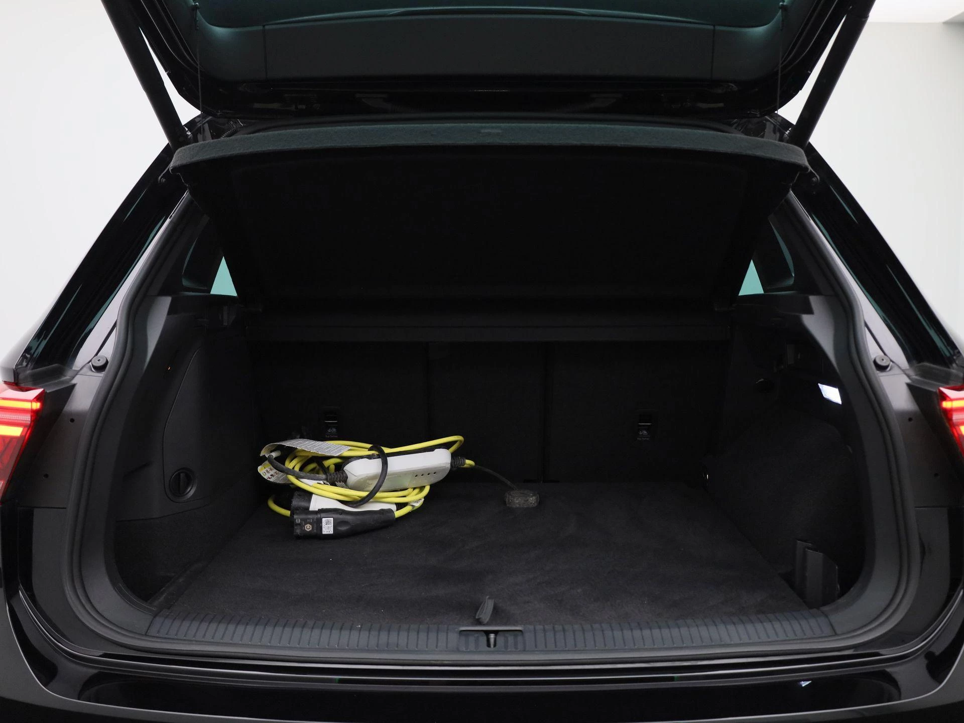 Volkswagen-Tiguan-image-13