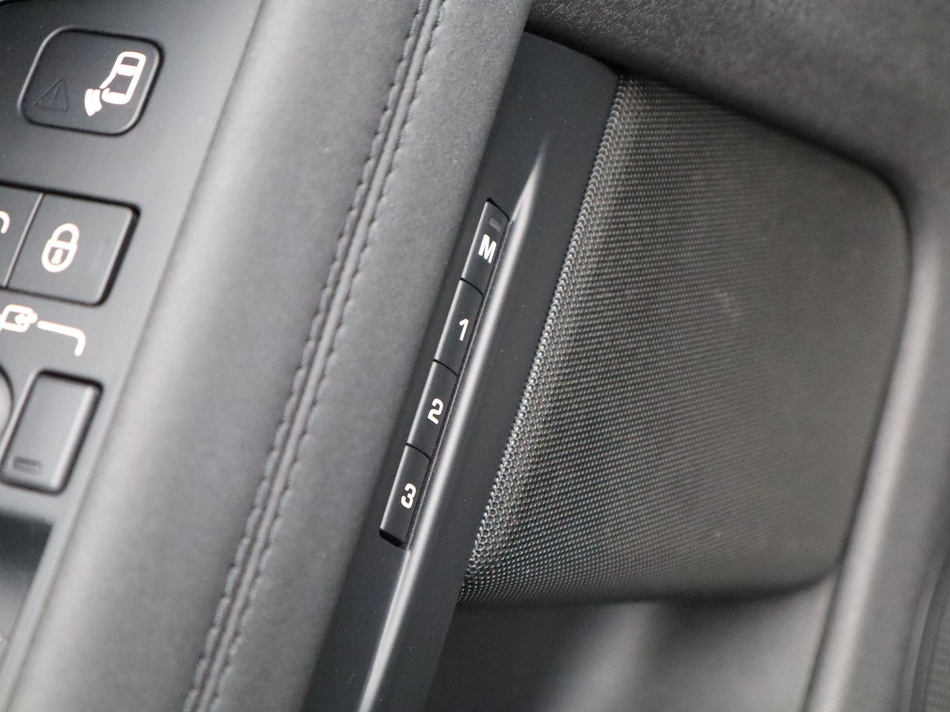Land Rover-Range Rover Evoque-image-28