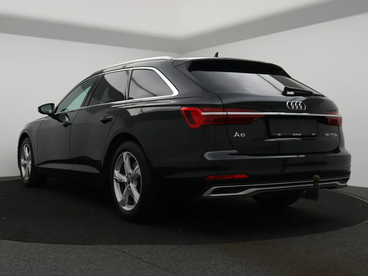 Audi A6 Avant PHEV A6 Avant PHEV 50TFSIe *AUTOMAAT*TREKHAAK*LEDER*CAMERA*ACC*VIRTUAL COCKPIT*PDC*SFEERVERLICHTING*AIRCO*...*