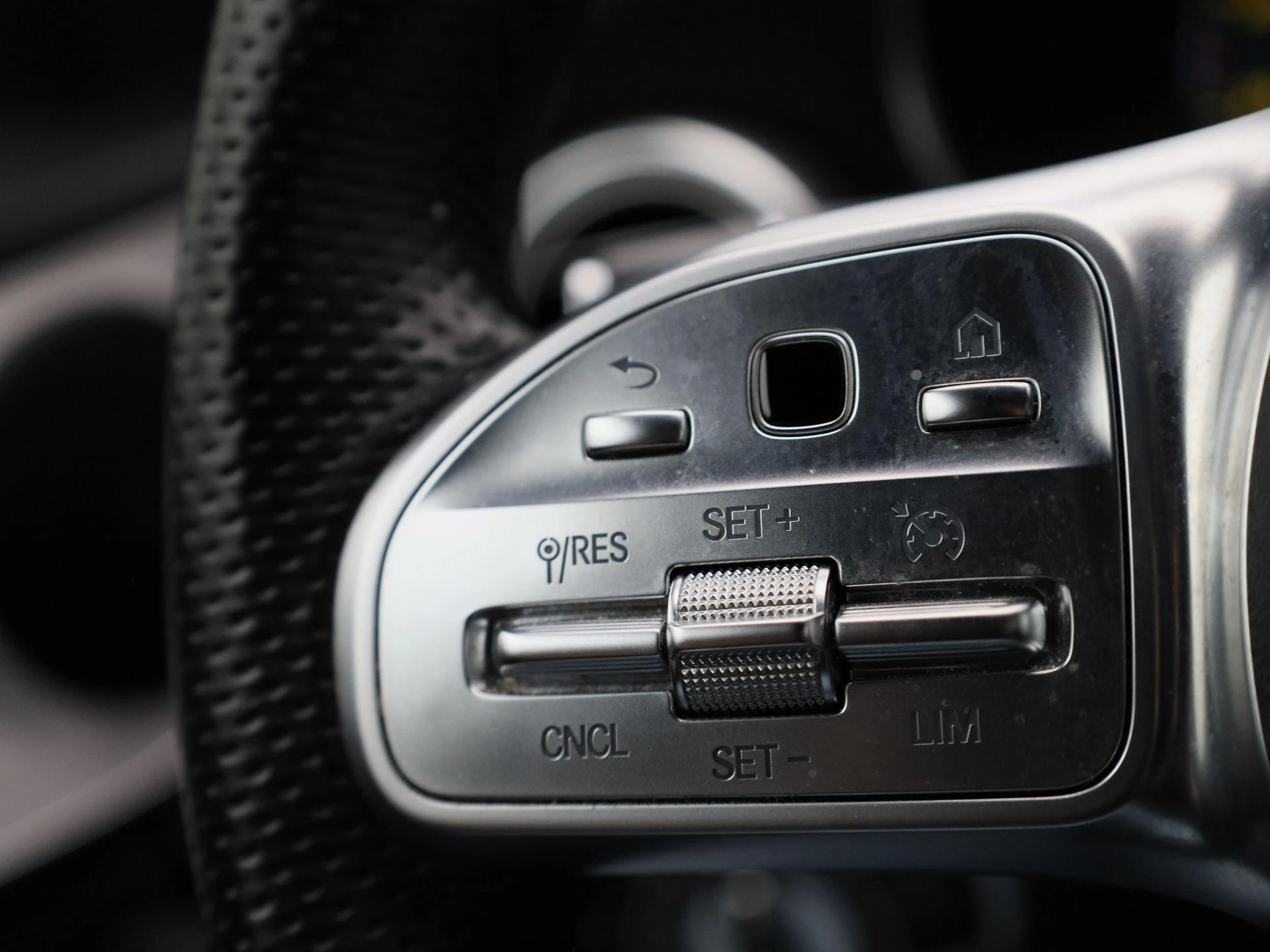 Mercedes-Benz-C-Klasse-image-17