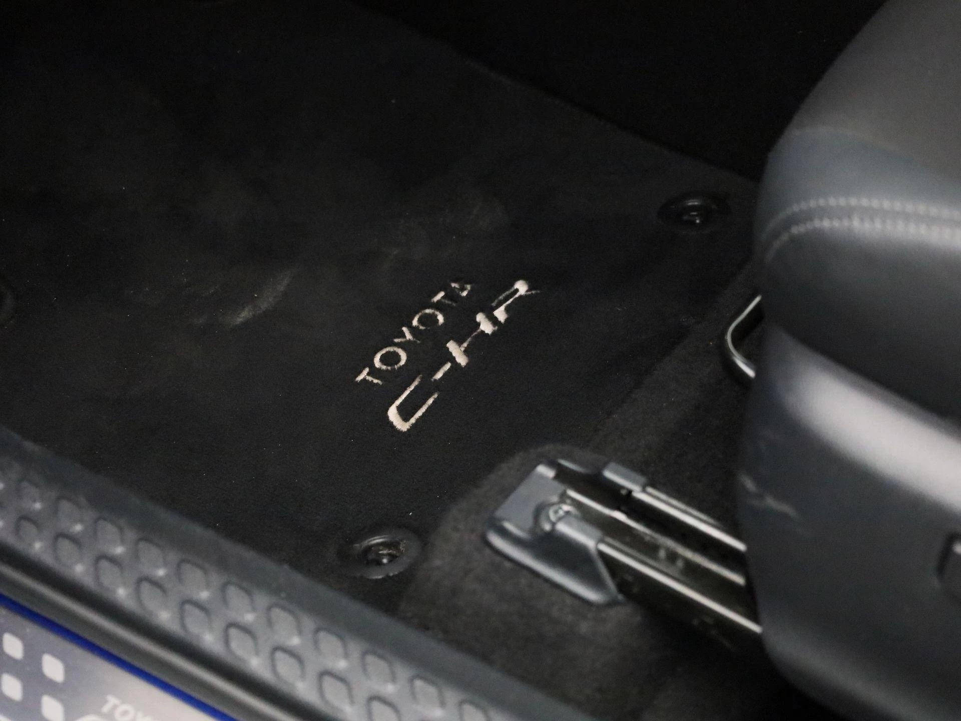Toyota-C-HR-image-27