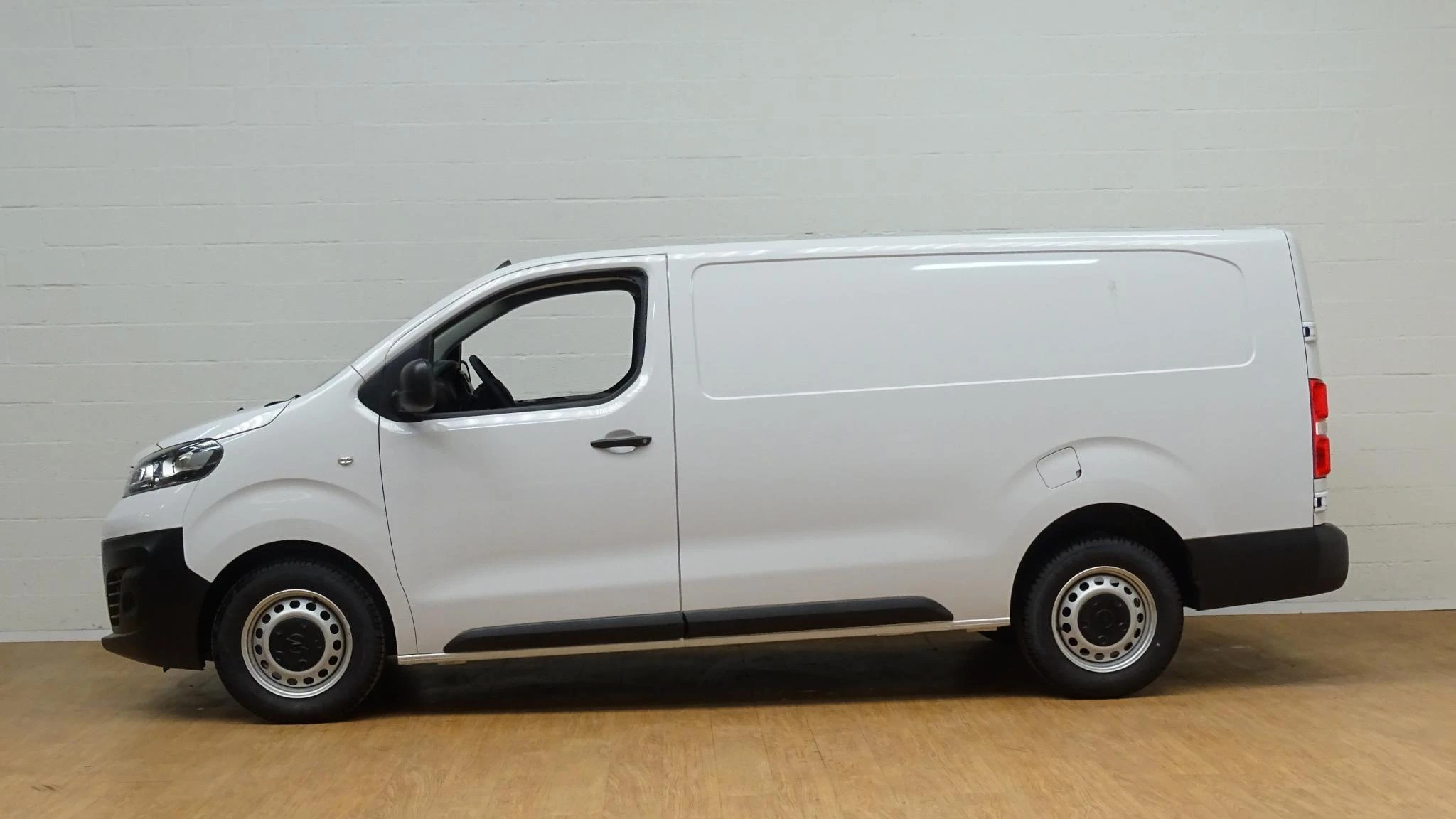 Opel-Vivaro-image-1
