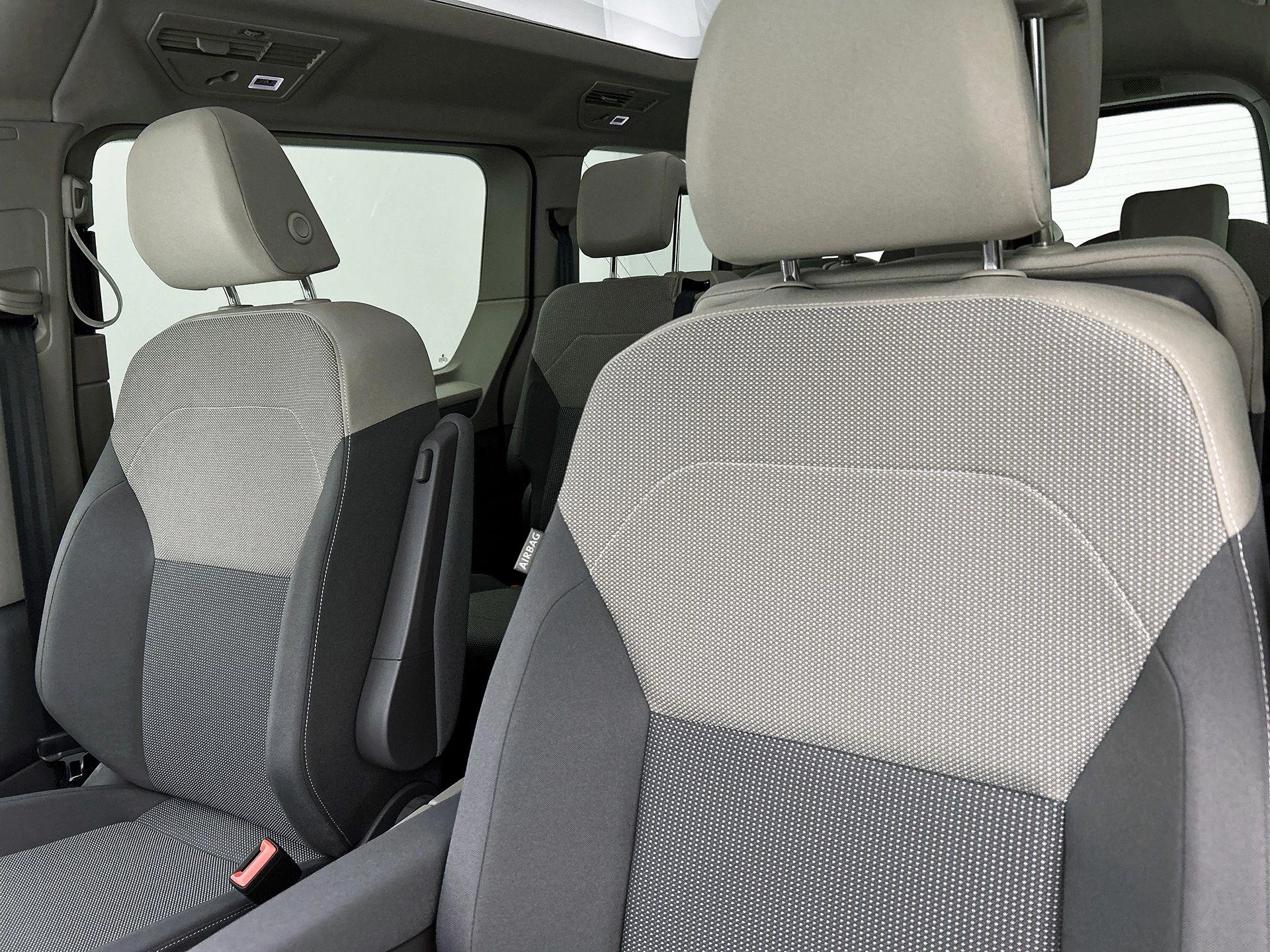 Volkswagen-Multivan-image-11