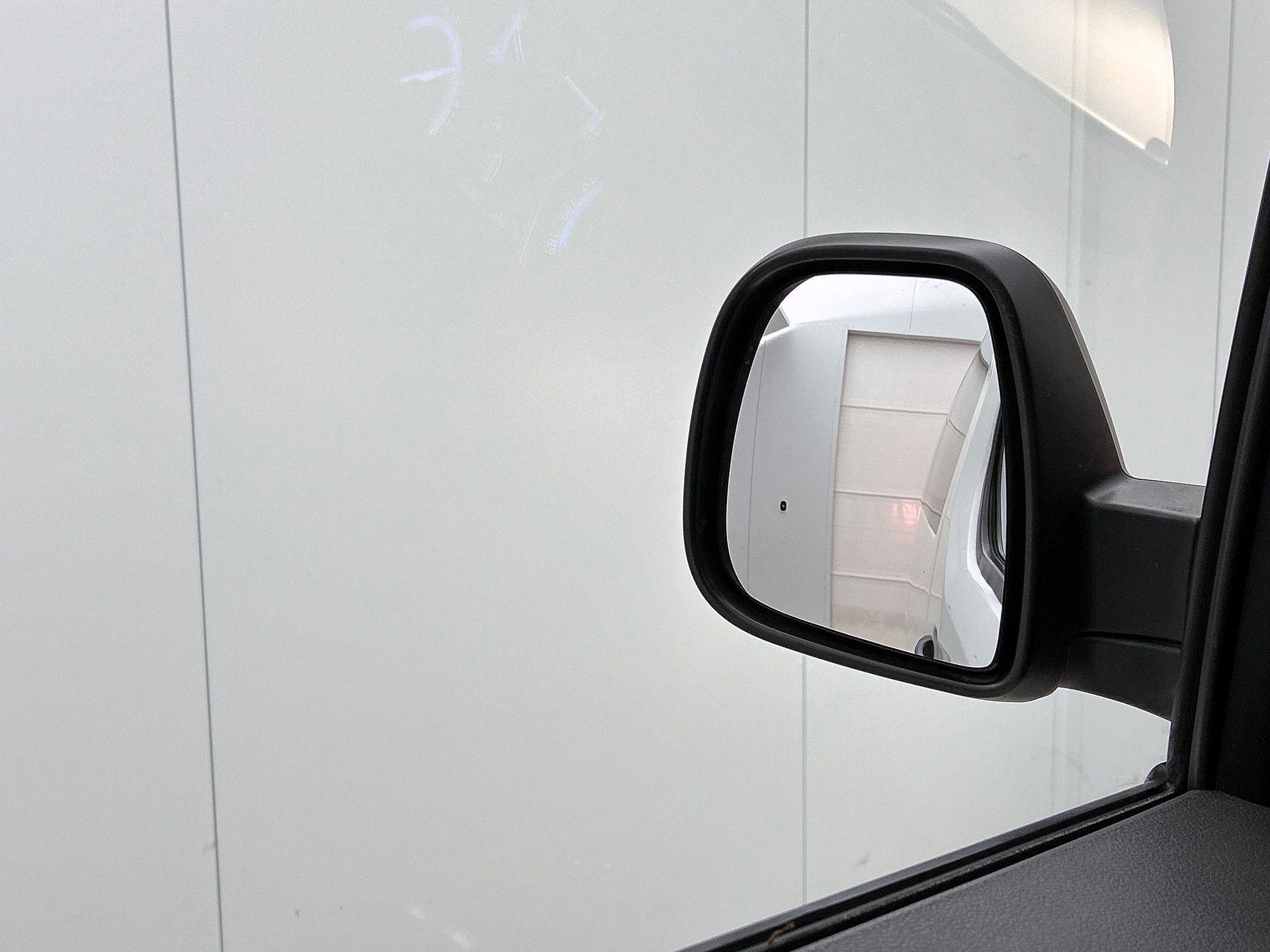 Opel-Vivaro-e-image-18